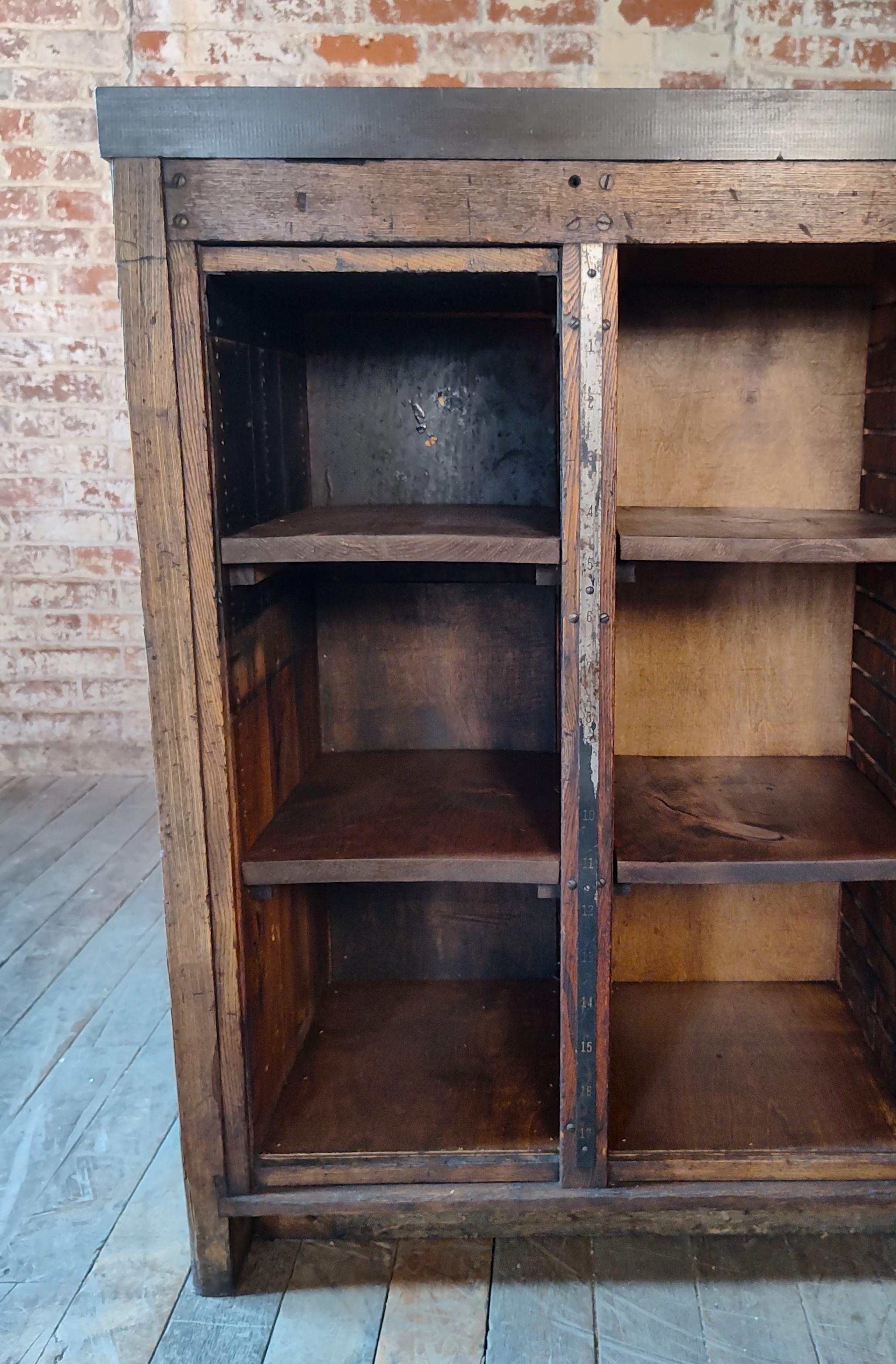 Islande / Armoire de cuisine industrielle vintage 2