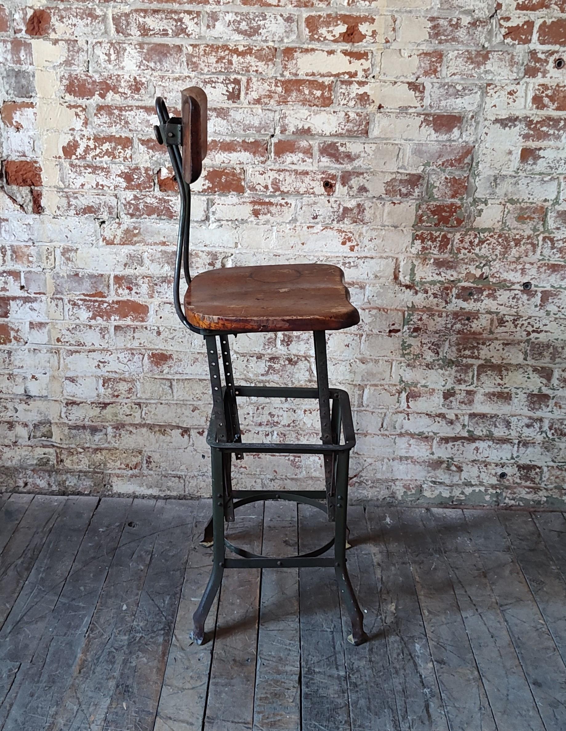 Vintage Industrial Koenig Stool In Good Condition For Sale In Oakville, CT