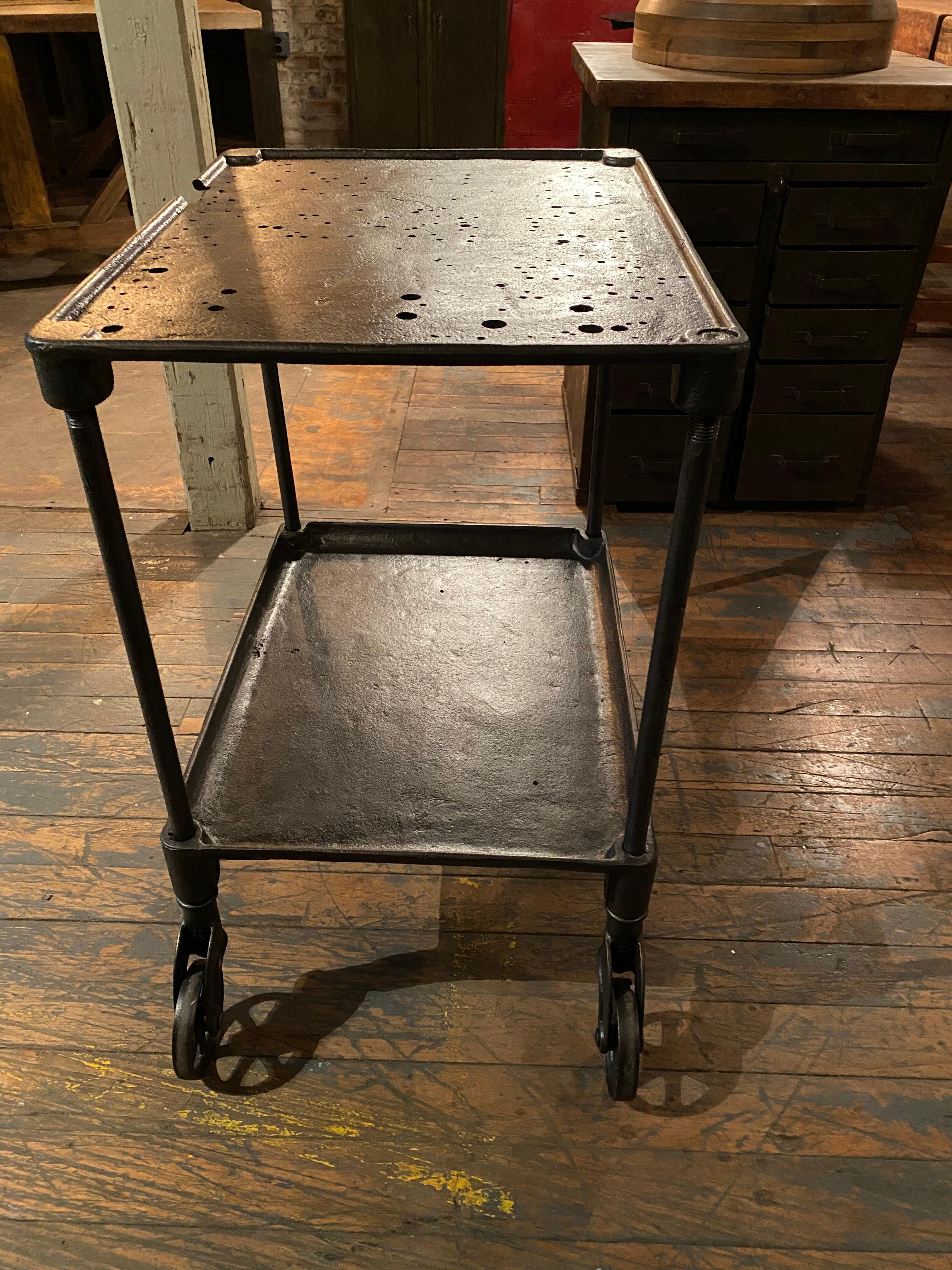 Vintage Industrial Machinist's Cart / Bar Cart In Good Condition In Oakville, CT