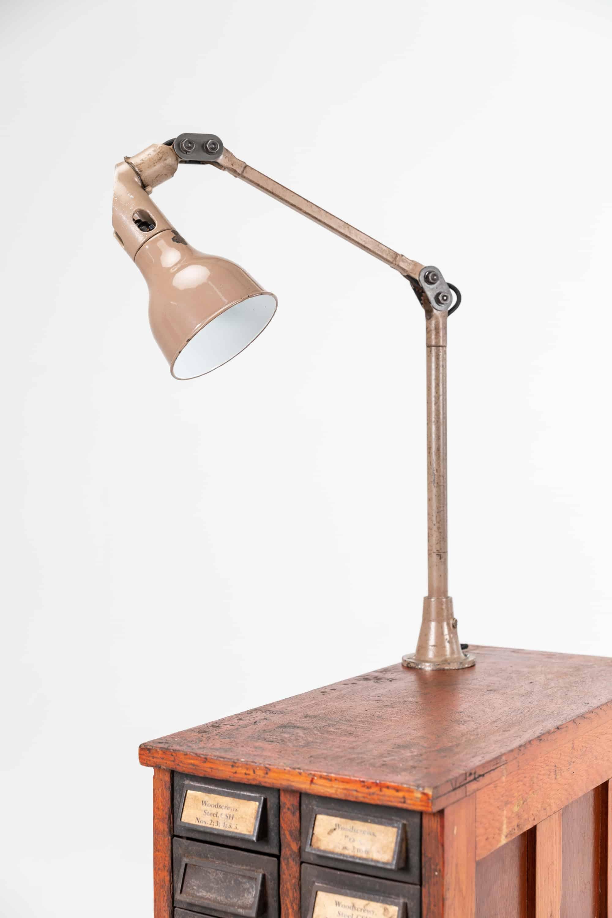 Verstellbare Vintage Industrial Mek-Elek Machinists Vintage-Lampe mit Quasten, um 1930 (Industriell) im Angebot