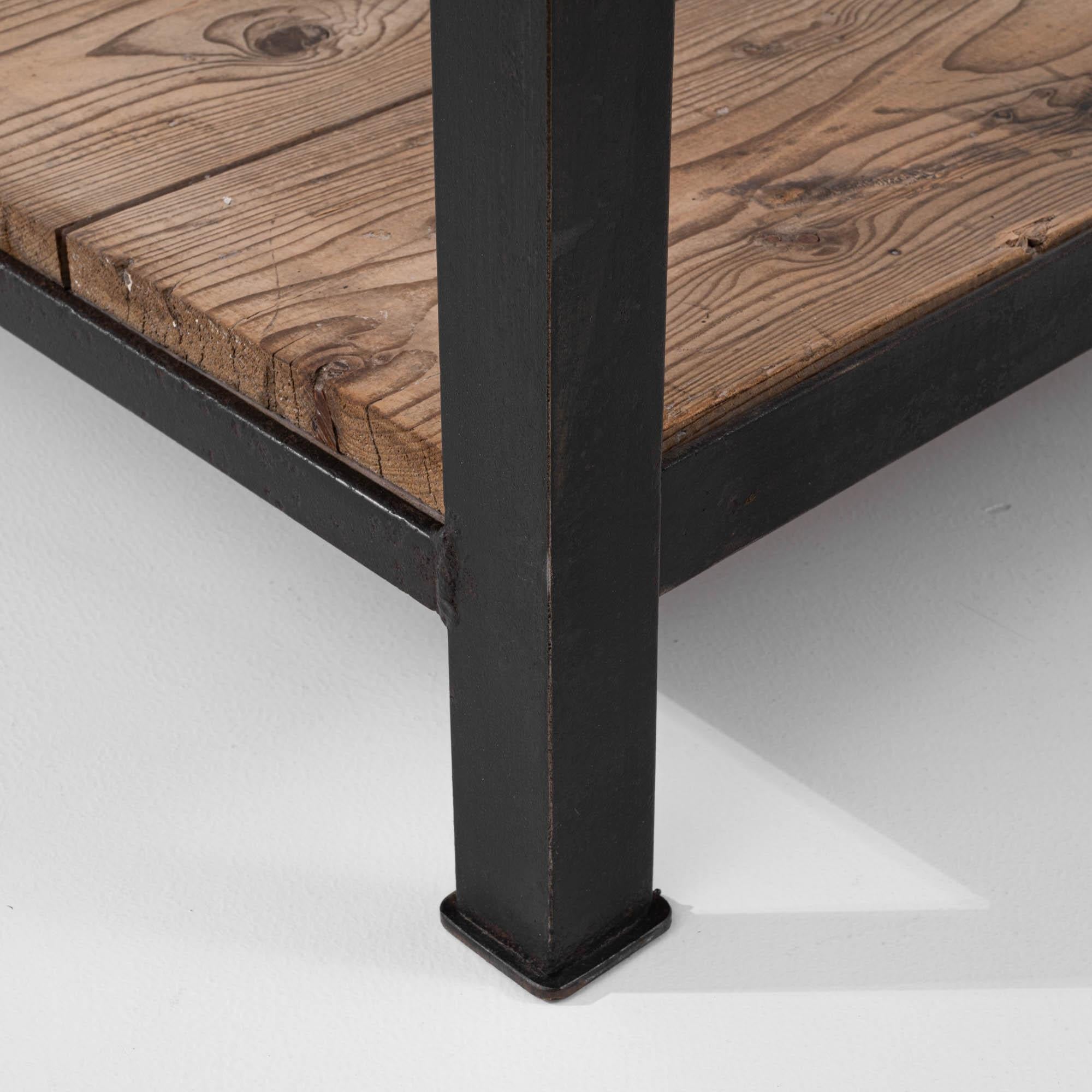Mesa industrial vintage de metal y madera en venta 1