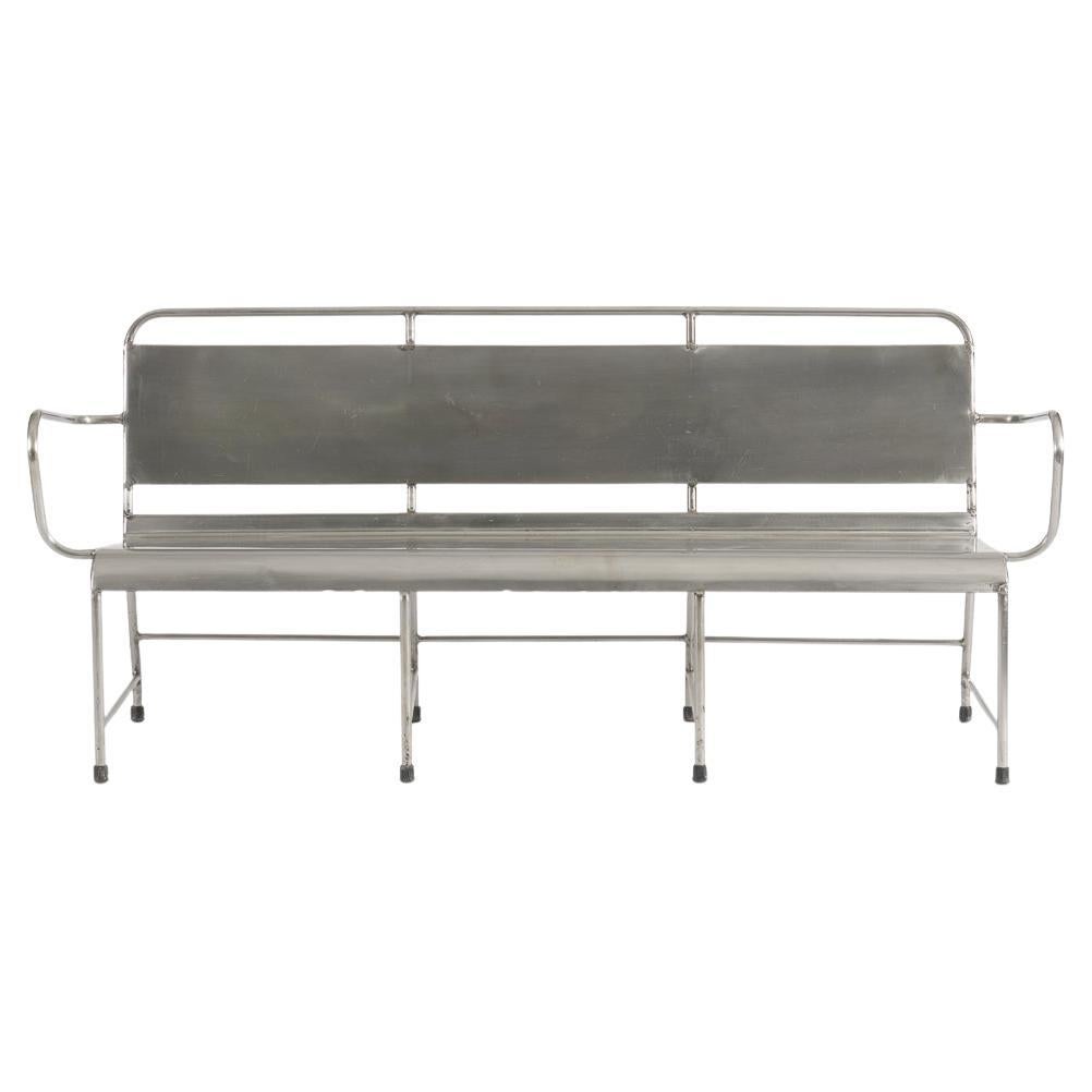 Industrielle Metallbank im Vintage-Stil aus der Collection'S von Thierry Despont