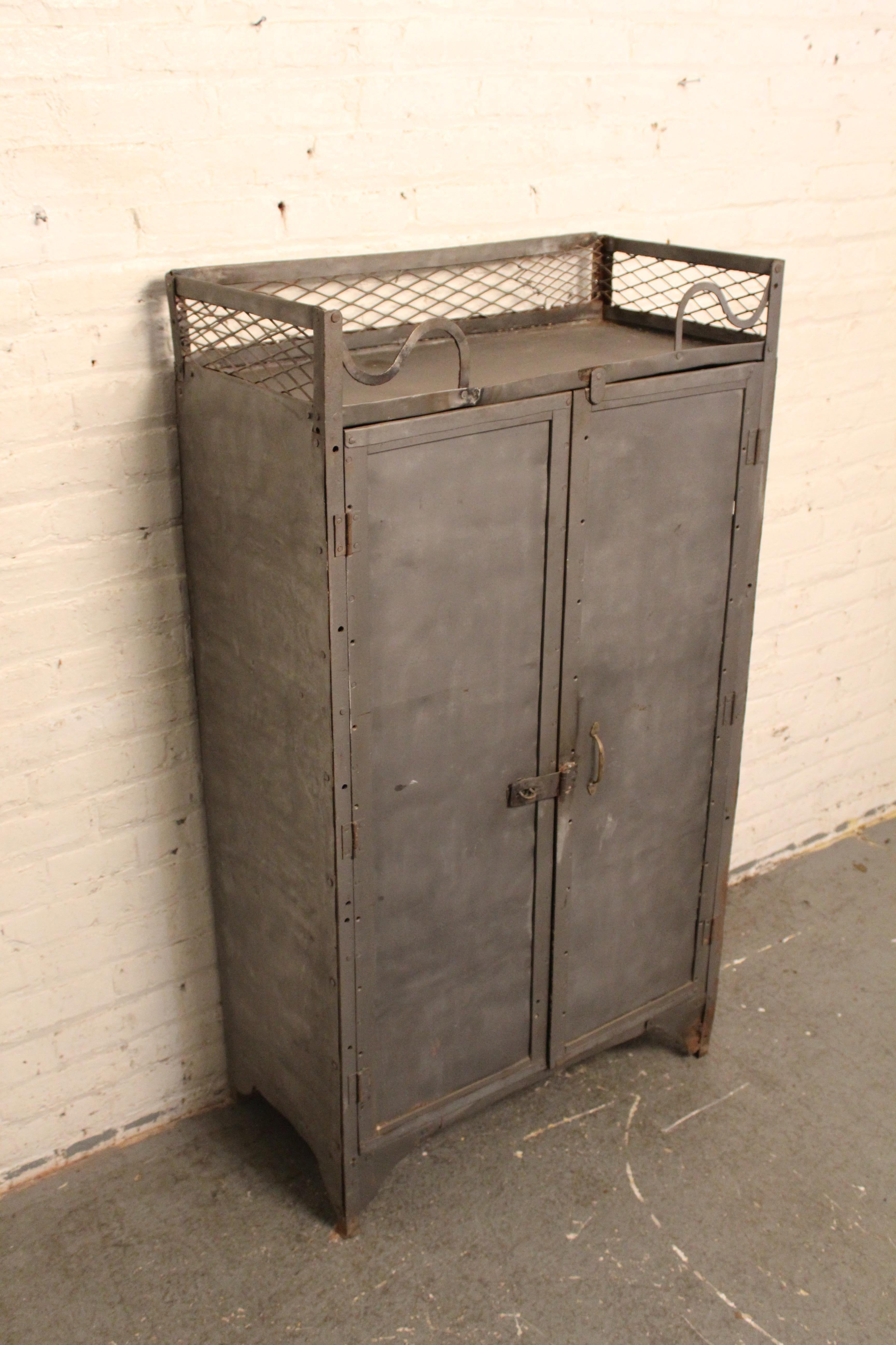 Armario industrial vintage de metal Industrial