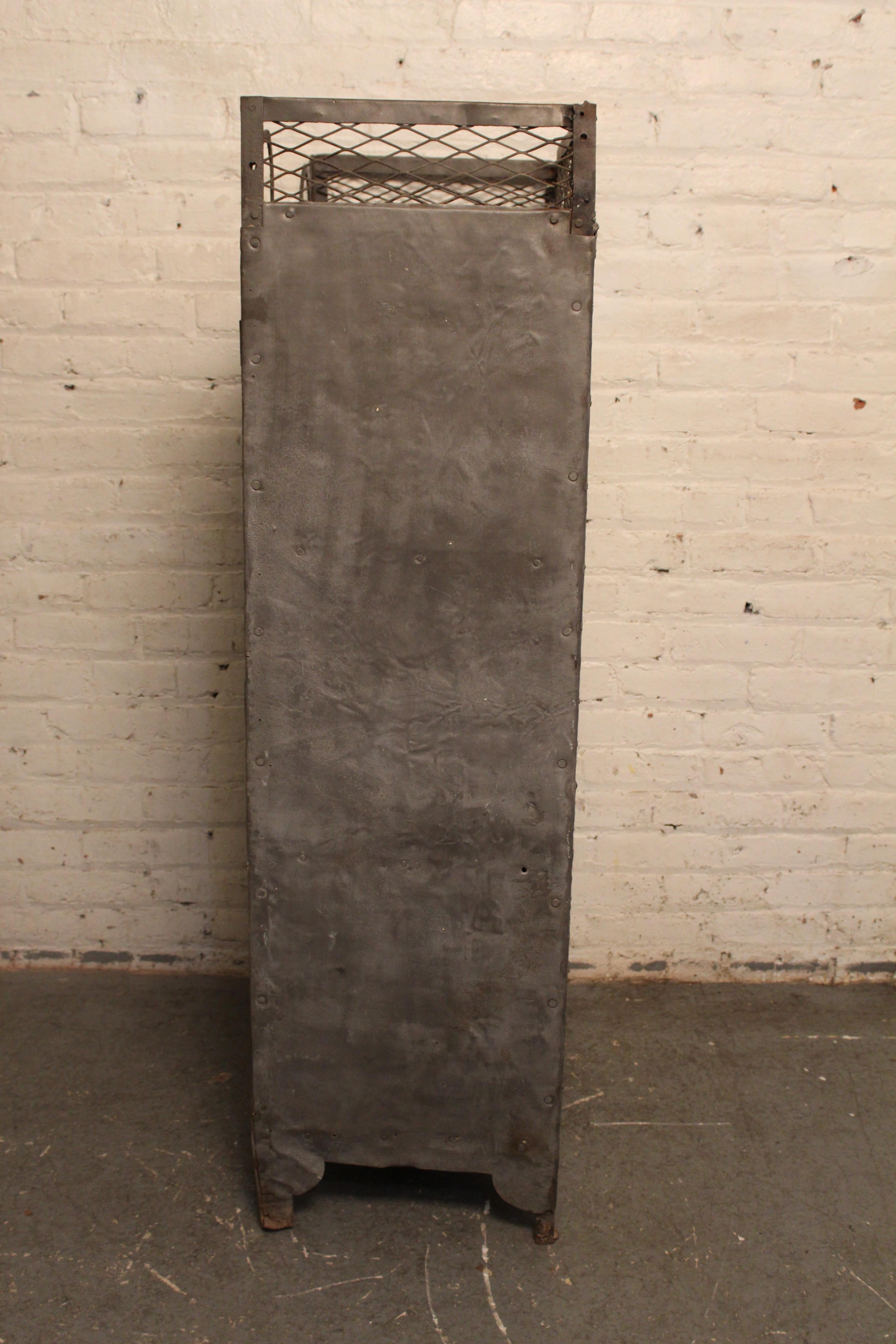 Armario industrial vintage de metal Estadounidense