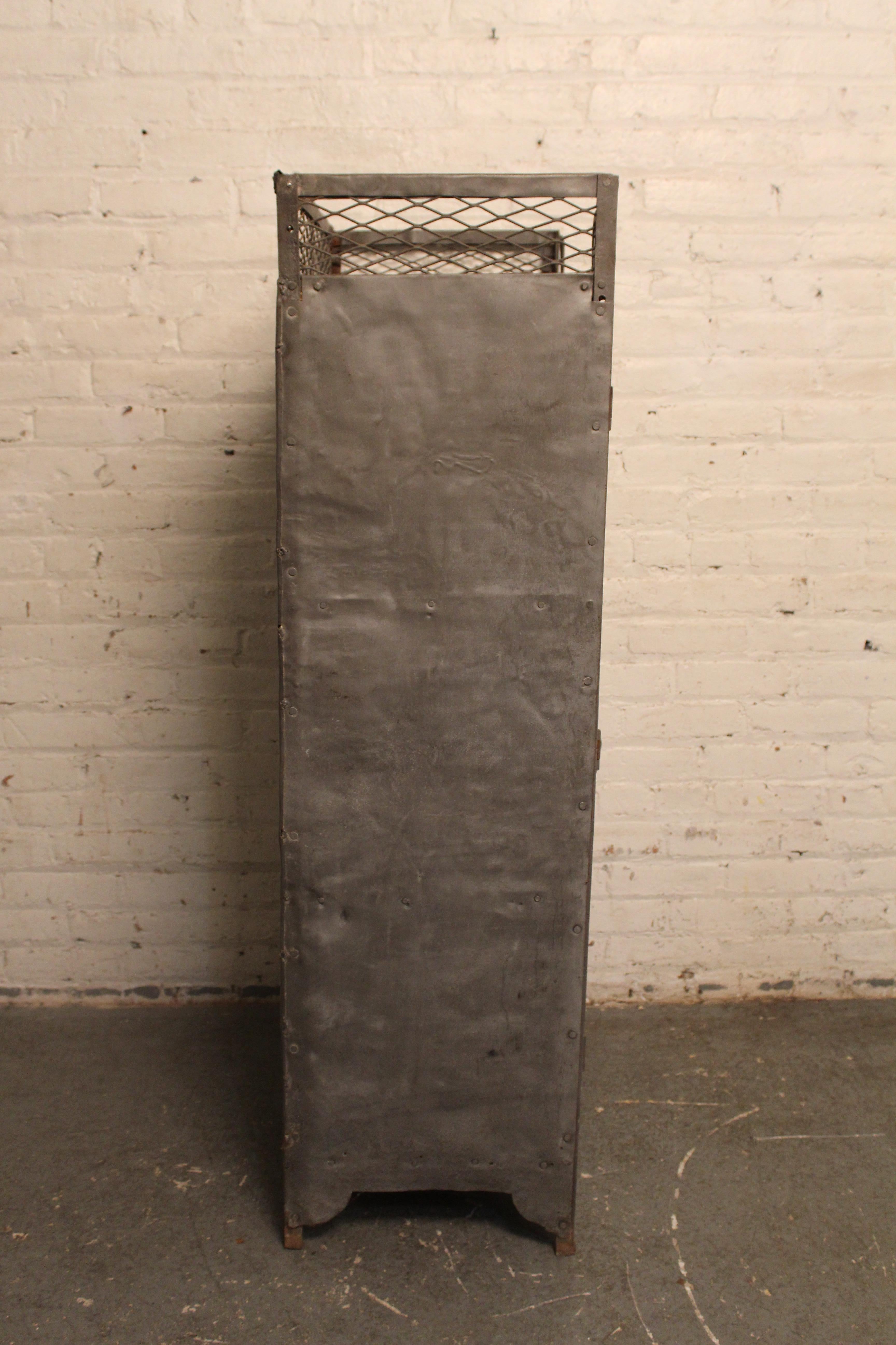 Armario industrial vintage de metal en Bueno Estado en Brooklyn, NY