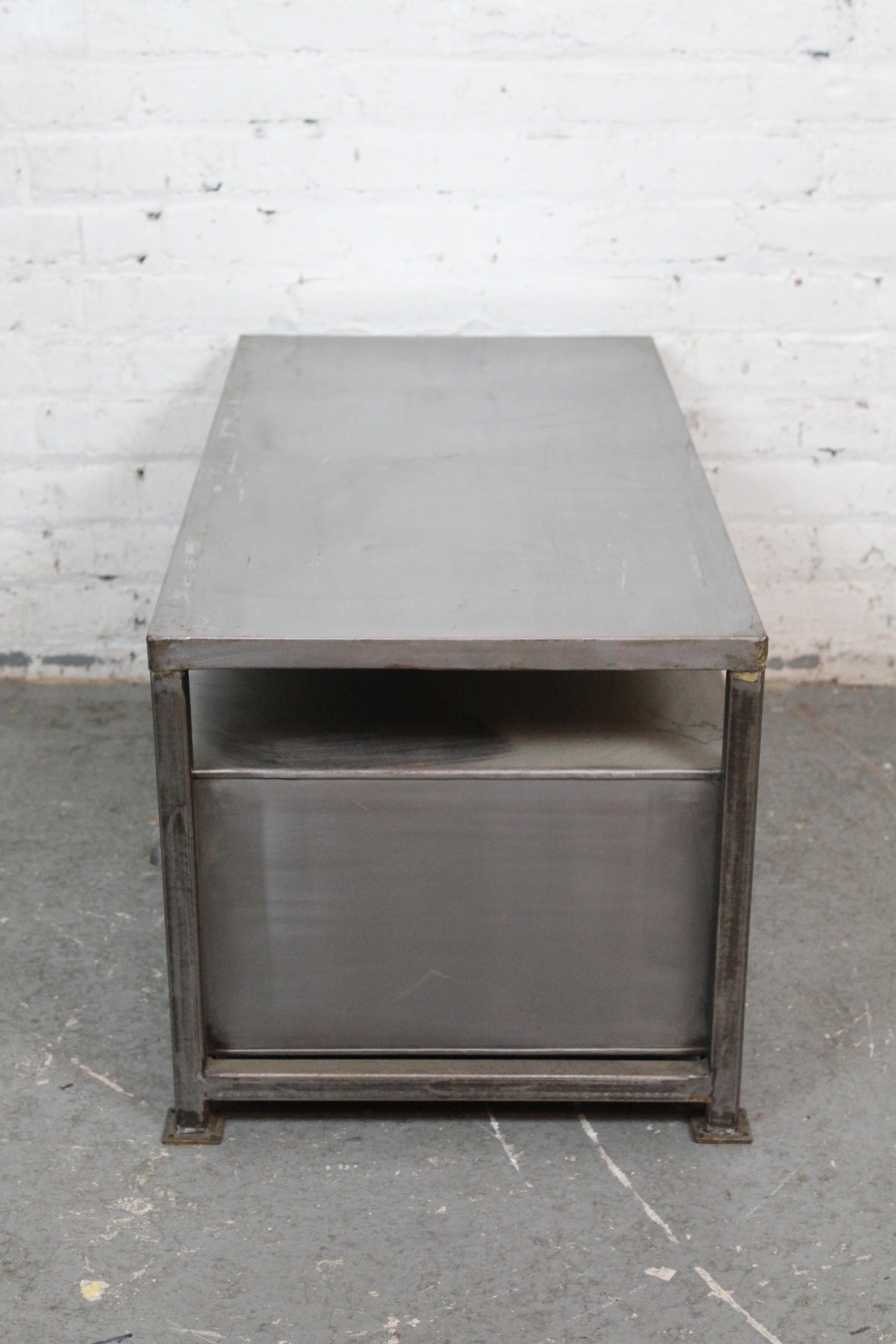 Vintage Industrial Metal Media Stand In Good Condition For Sale In Brooklyn, NY