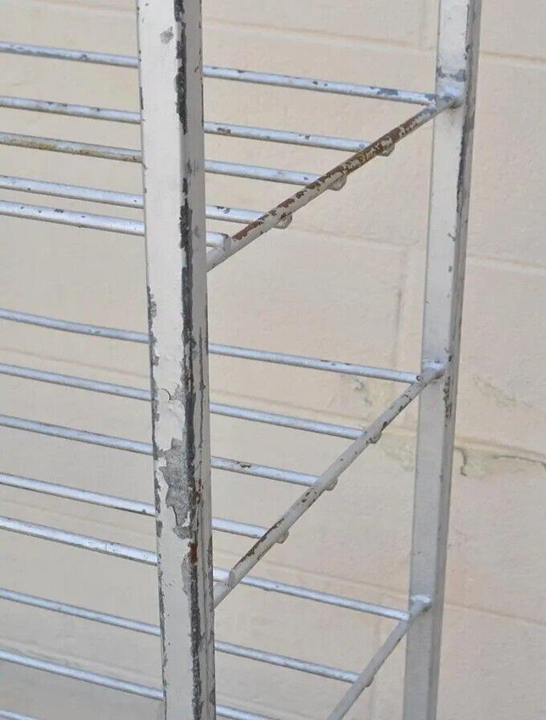 Vintage Industrial Metal Rolling 5 Tier Bakery Bakers Cart Display Shelf Rack In condizioni buone in vendita a Philadelphia, PA