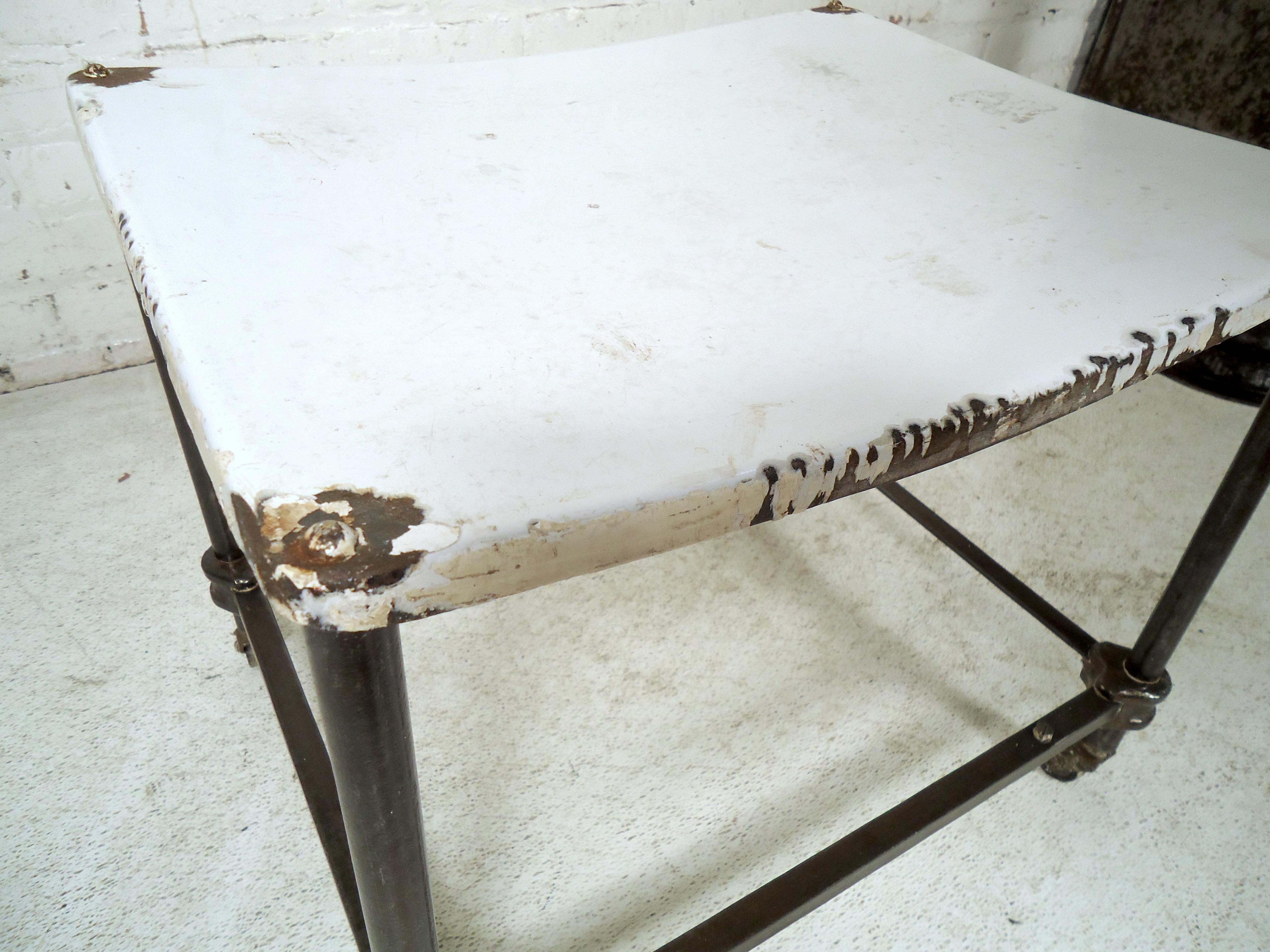 Vintage Industrial Metal Rolling Cart In Good Condition For Sale In Brooklyn, NY