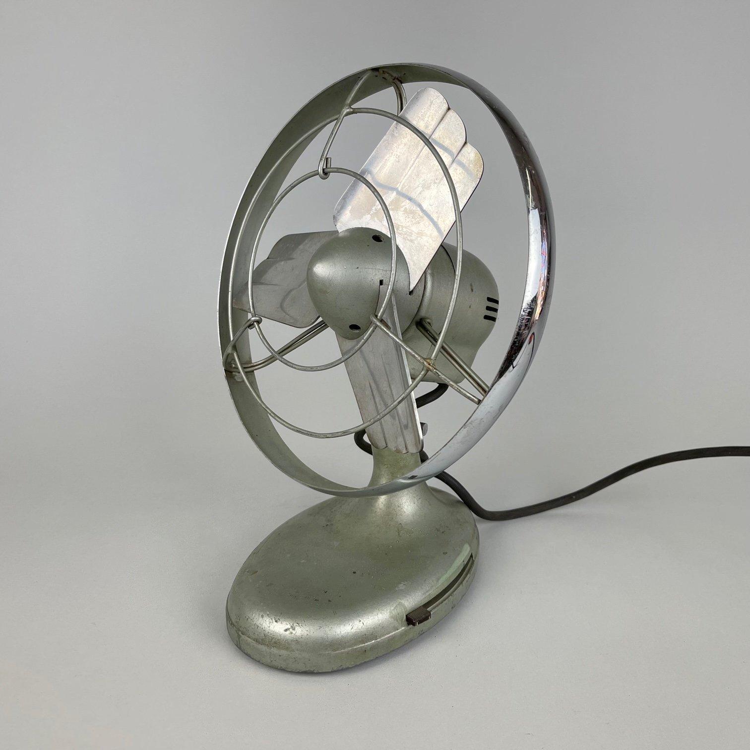 Very nice vintage, industrial table fan from former Czechoslovakia. Made in the 1950's. Fully functional.