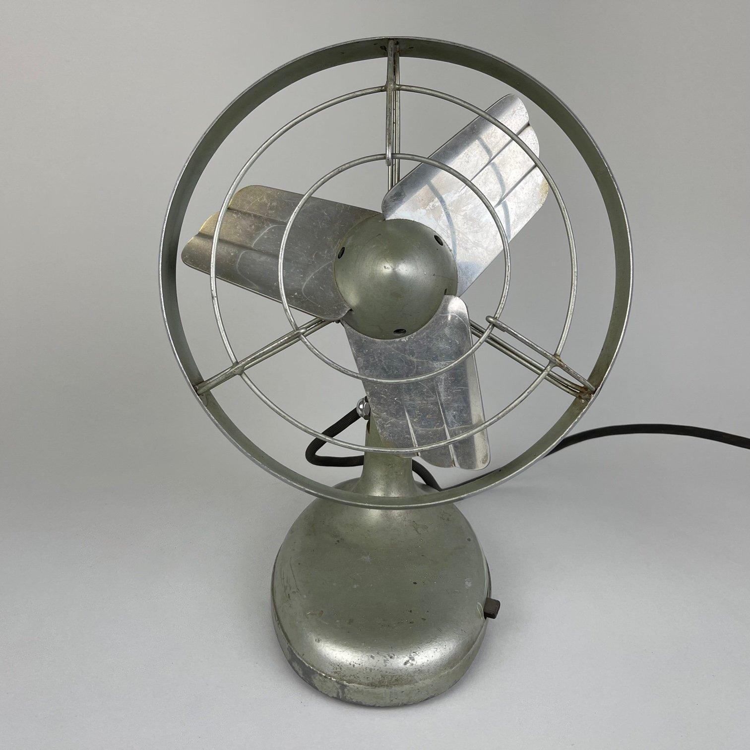 Vintage Industrial Metal Table Fan, 1950's In Good Condition In Praha, CZ