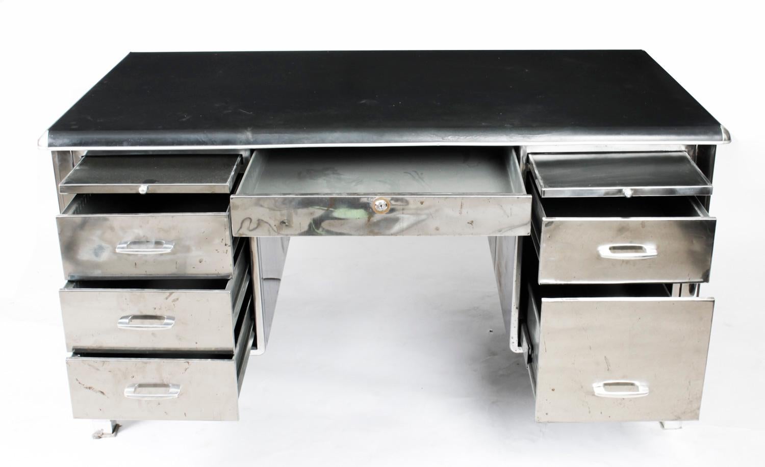 Vintage Industrial Modernist Polished Steel Pedestal Desk by Cubacier Mid-20th C 4