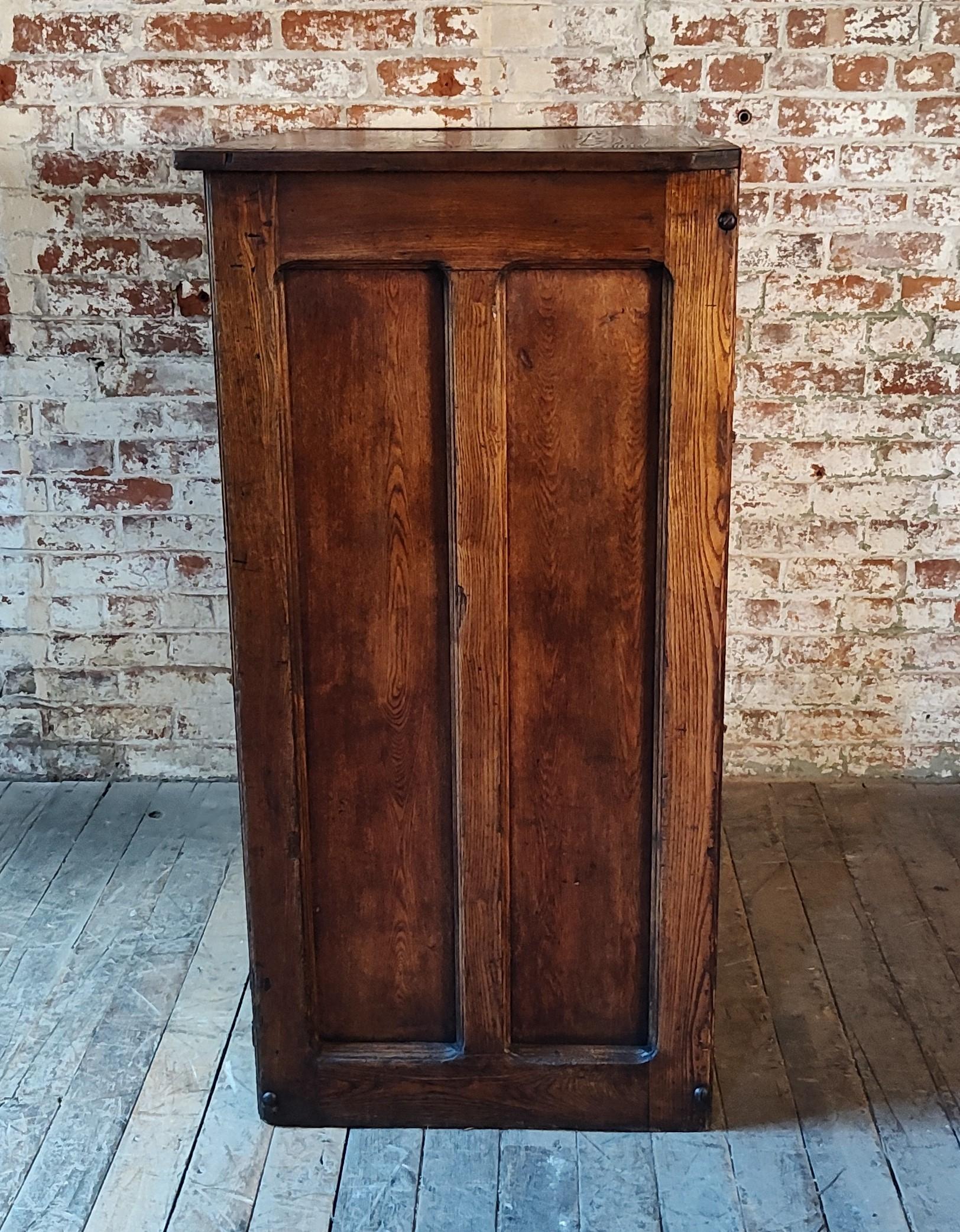 Vintage Industrial Multi-Drawer Cabinet In Good Condition In Oakville, CT