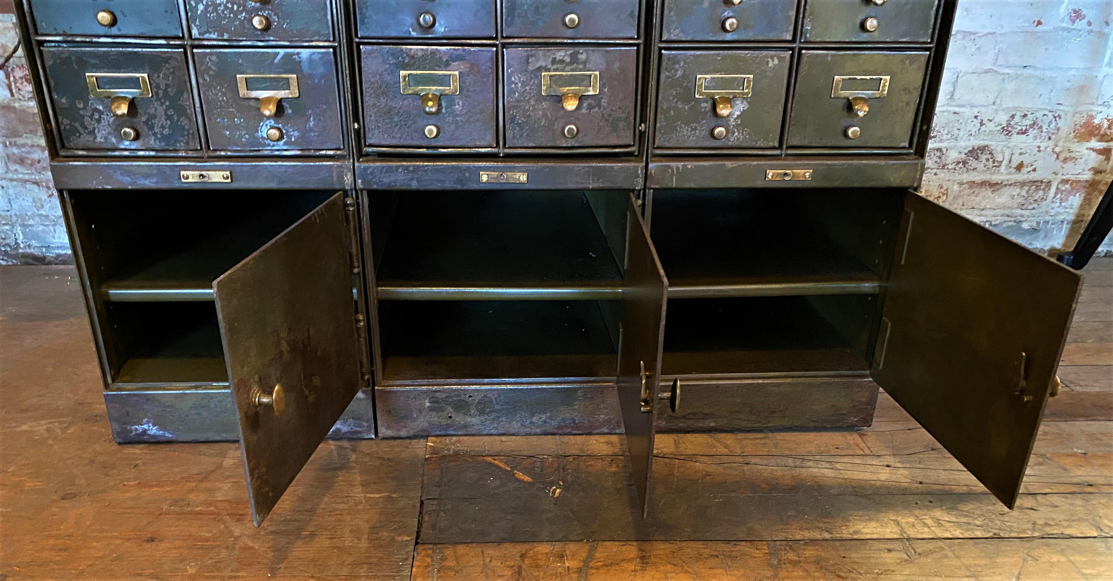 Vintage Industrial Multi Drawer Cabinet In Good Condition For Sale In Oakville, CT
