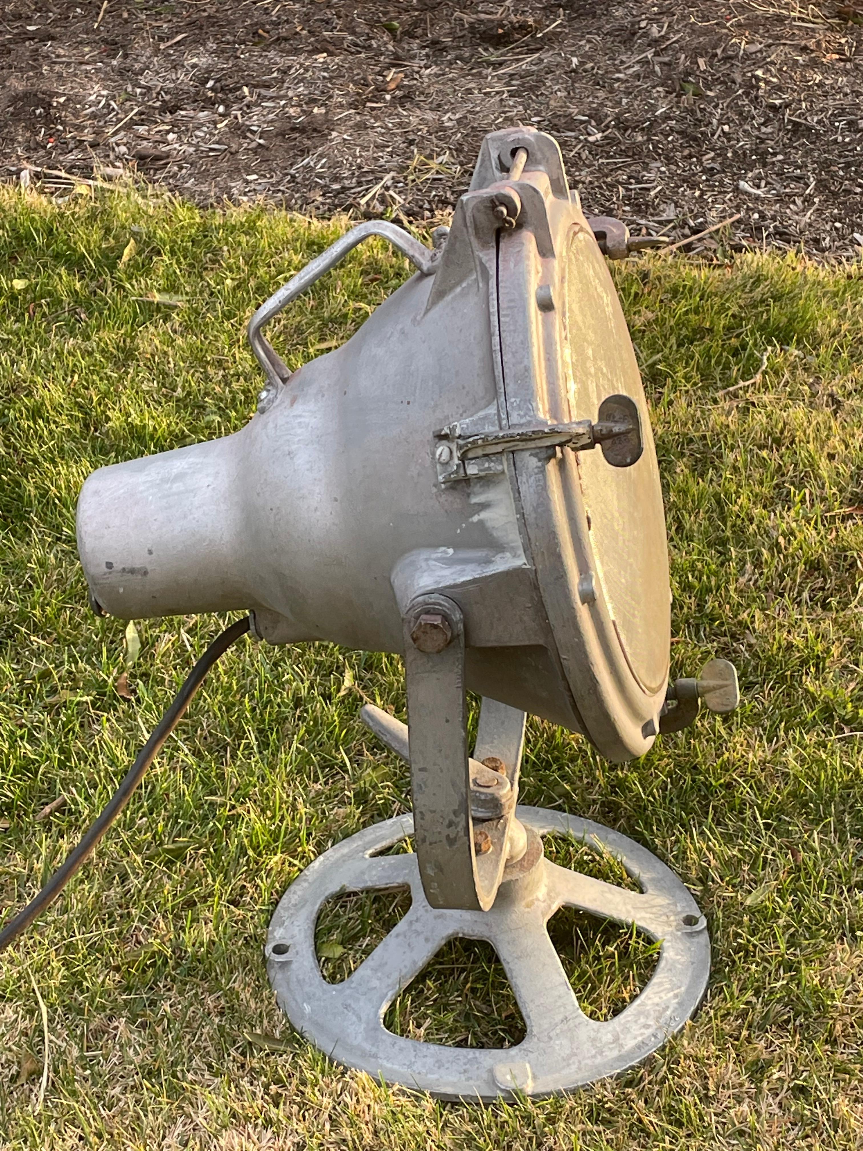 Foco náutico industrial vintage de Crouse Hinds Industrial en venta