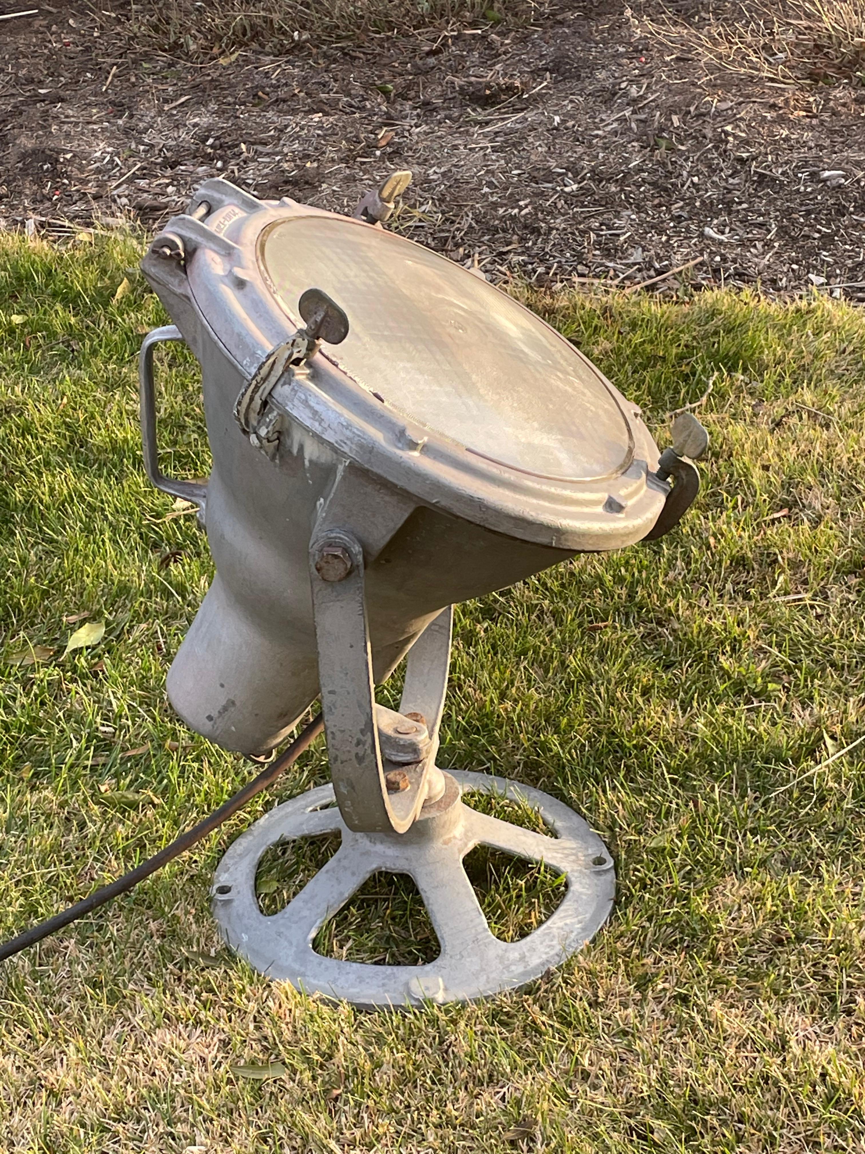 Foco náutico industrial vintage de Crouse Hinds Estadounidense en venta