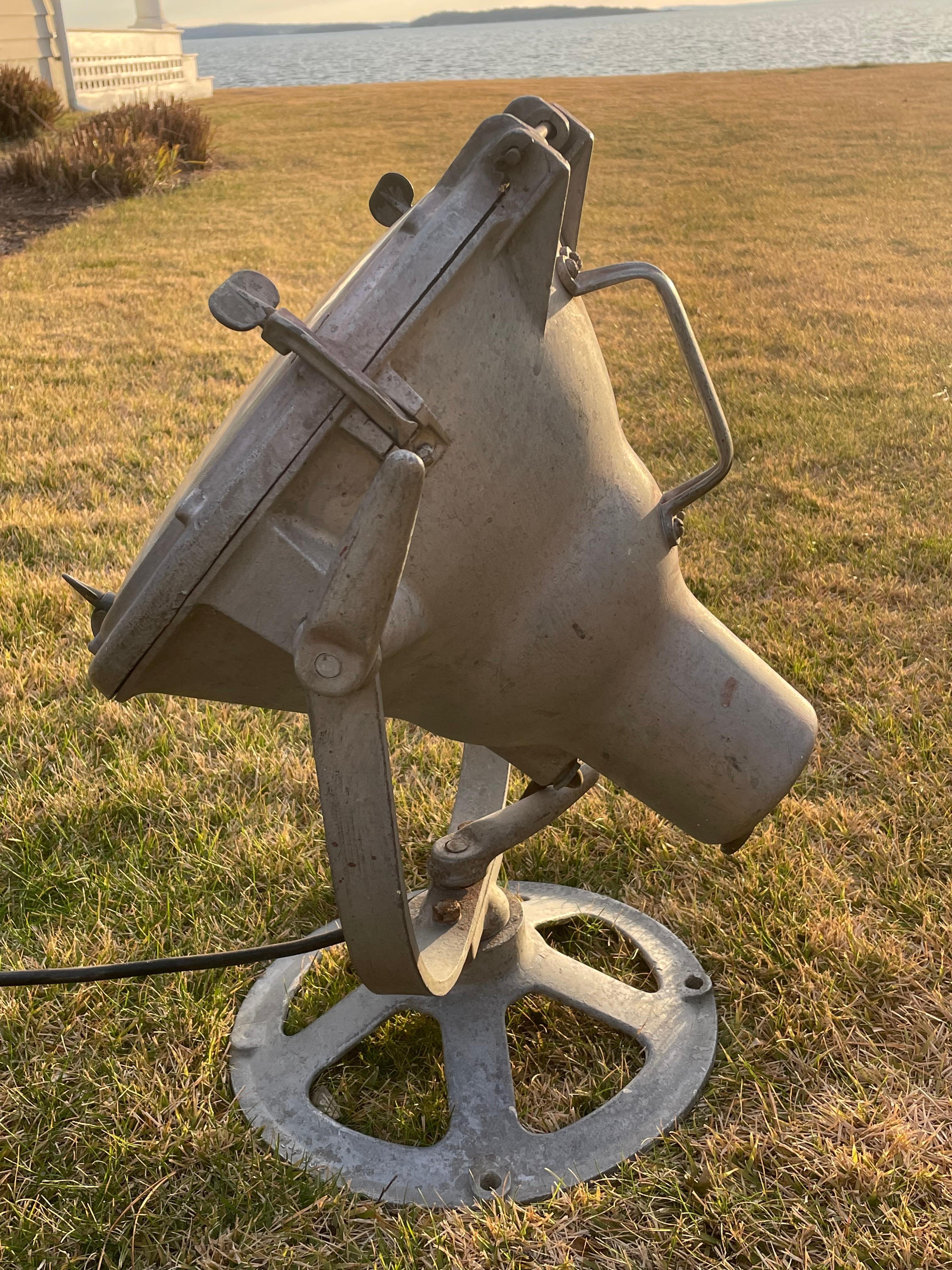 Foco náutico industrial vintage de Crouse Hinds en venta 2