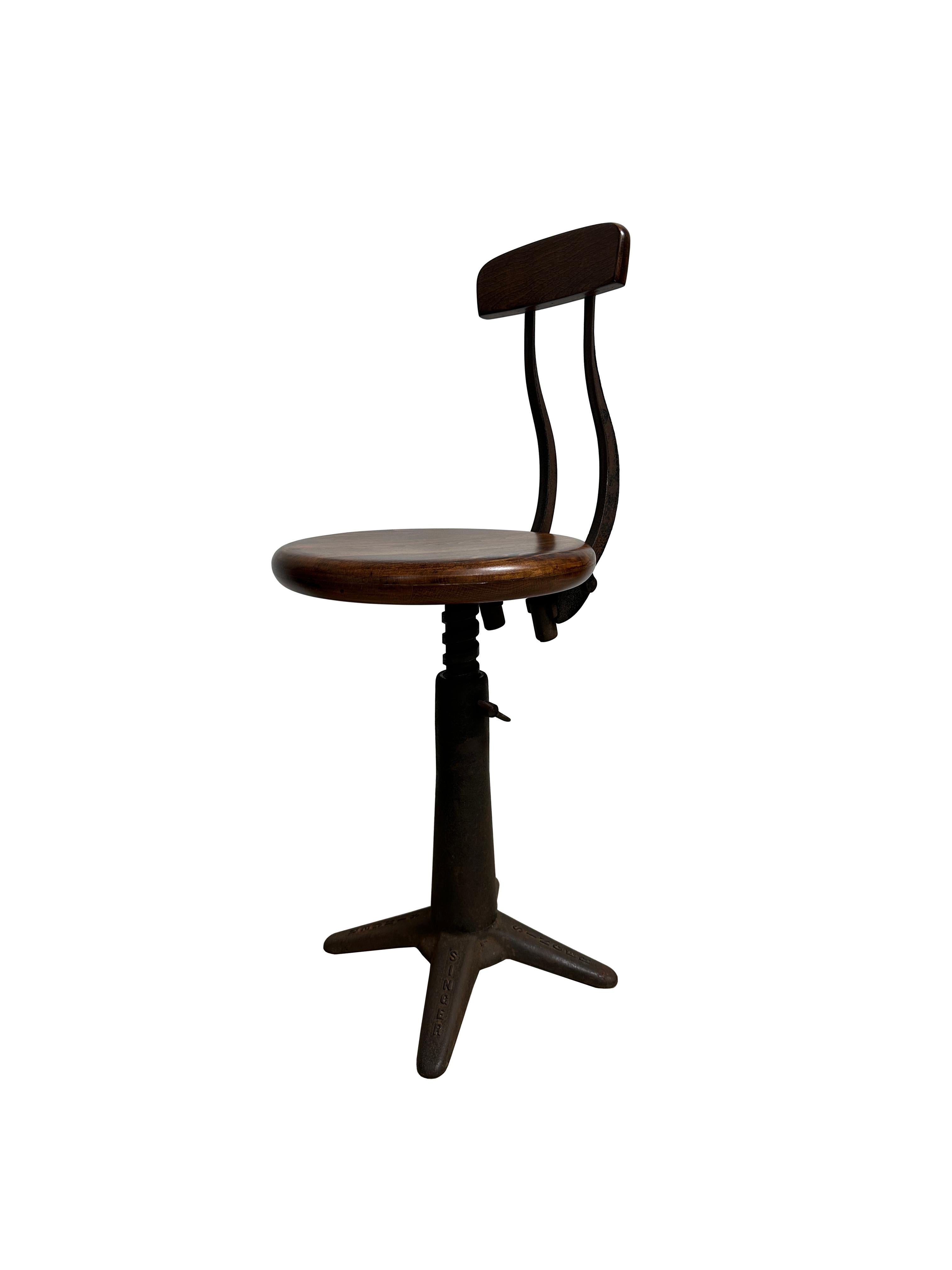 XX secolo Vintage Industrial Original Singer Sewing Spring Back Factory Chairs Sedia Sgabello in vendita