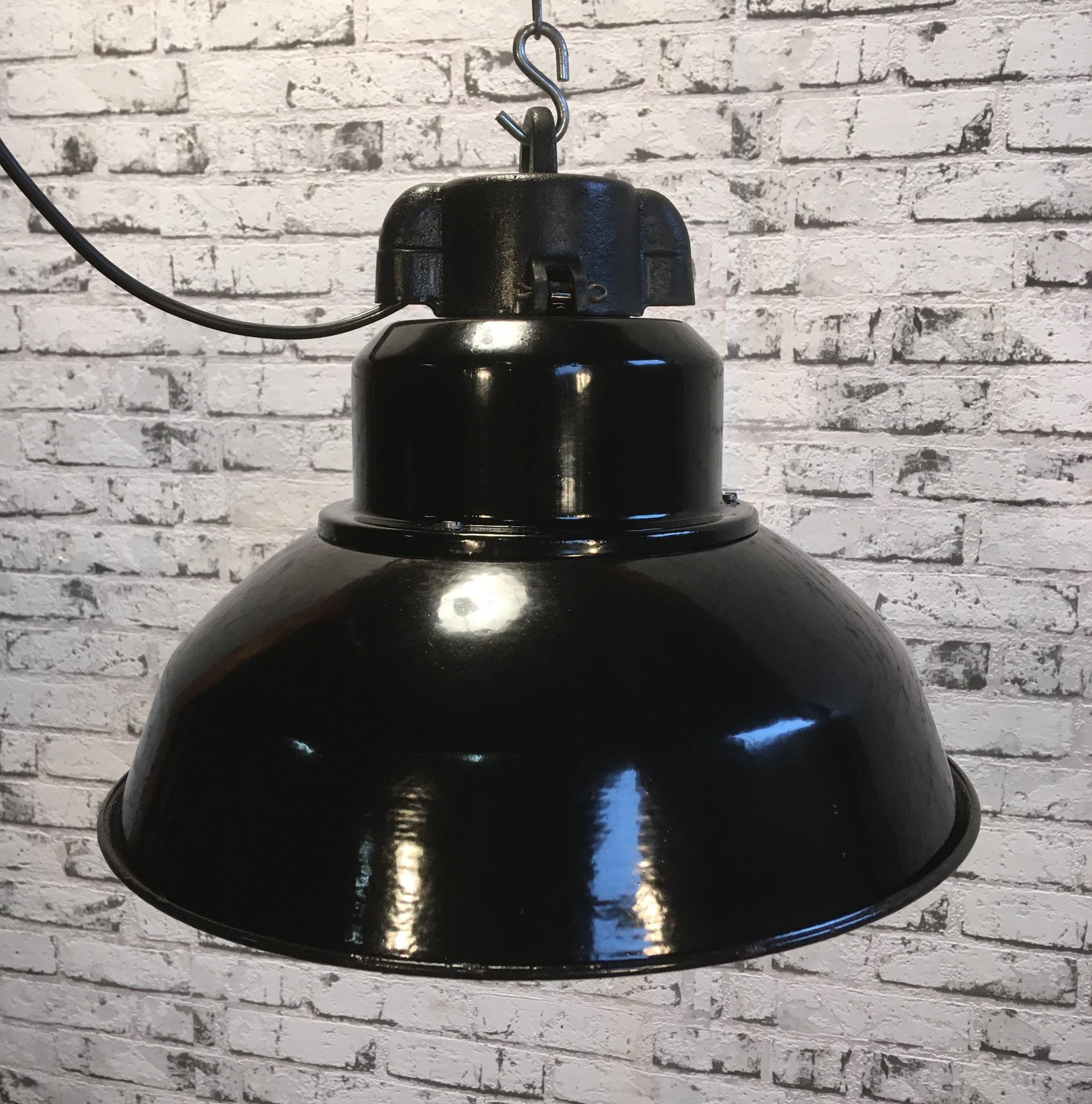 This industrial style pendant lamp was produced in former Czechoslovakia during the 1960s
It features black enamel shade with white interior and cast iron top.
New porcelain socket for E 27 lightbulbs and wire.