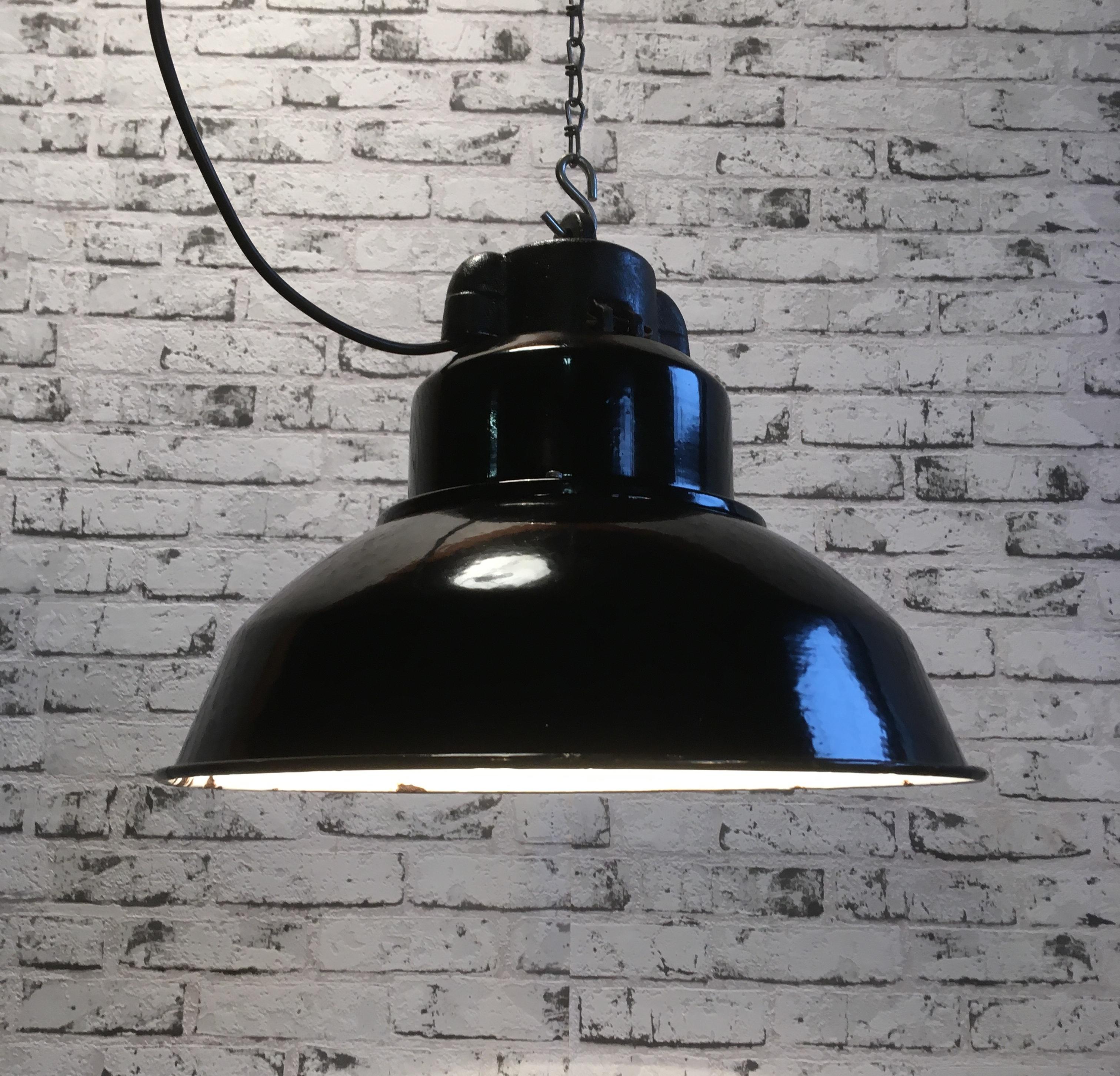 Émaillé Lampe pendante industrielle vintage en vente