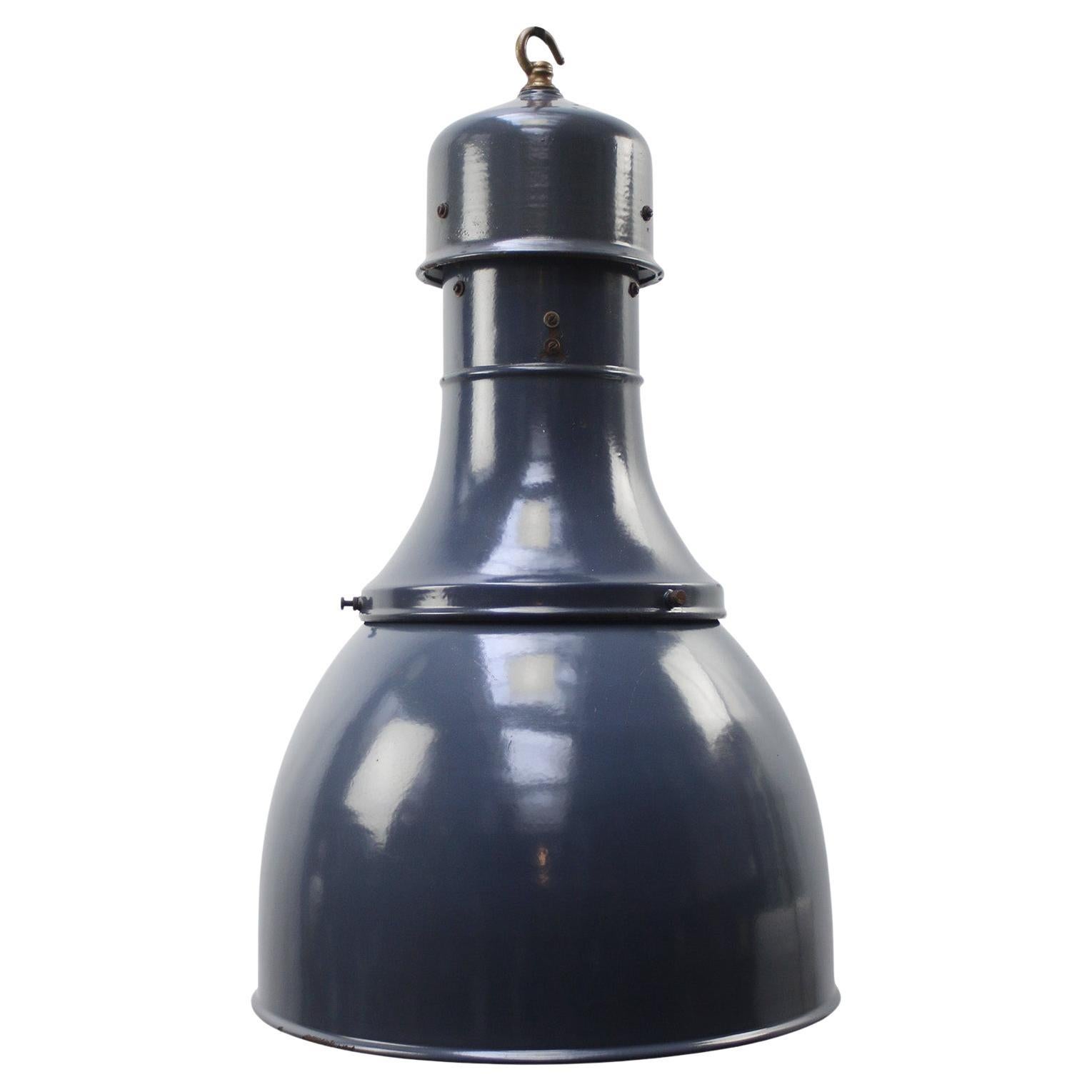 Lampada a sospensione industriale vintage, smalto blu e ottone, metà del secolo scorso