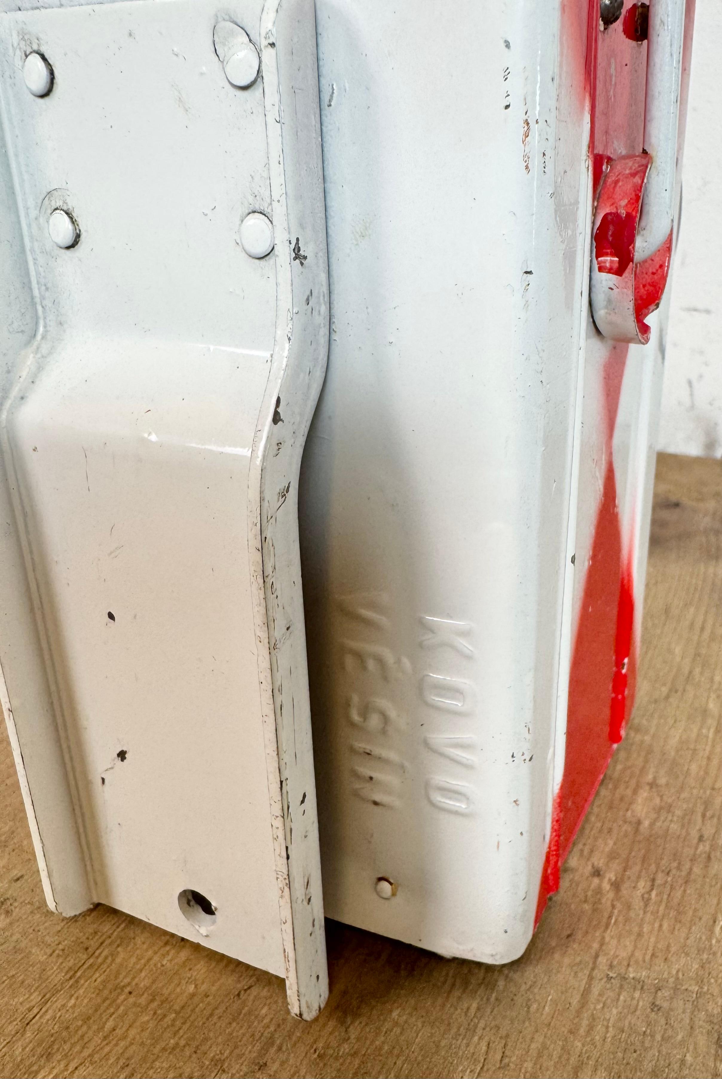 Farol de ferrocarril rojo industrial vintage, años 80 en venta 5