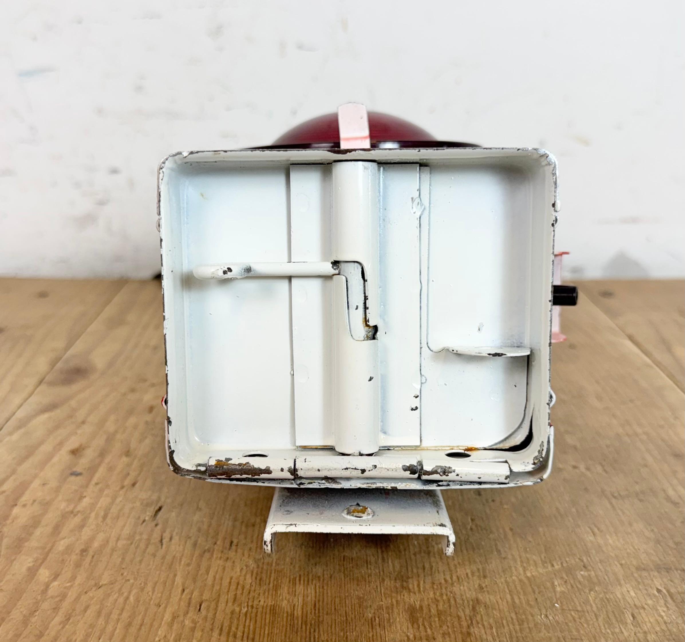 Farol de ferrocarril rojo industrial vintage, años 80 en venta 10