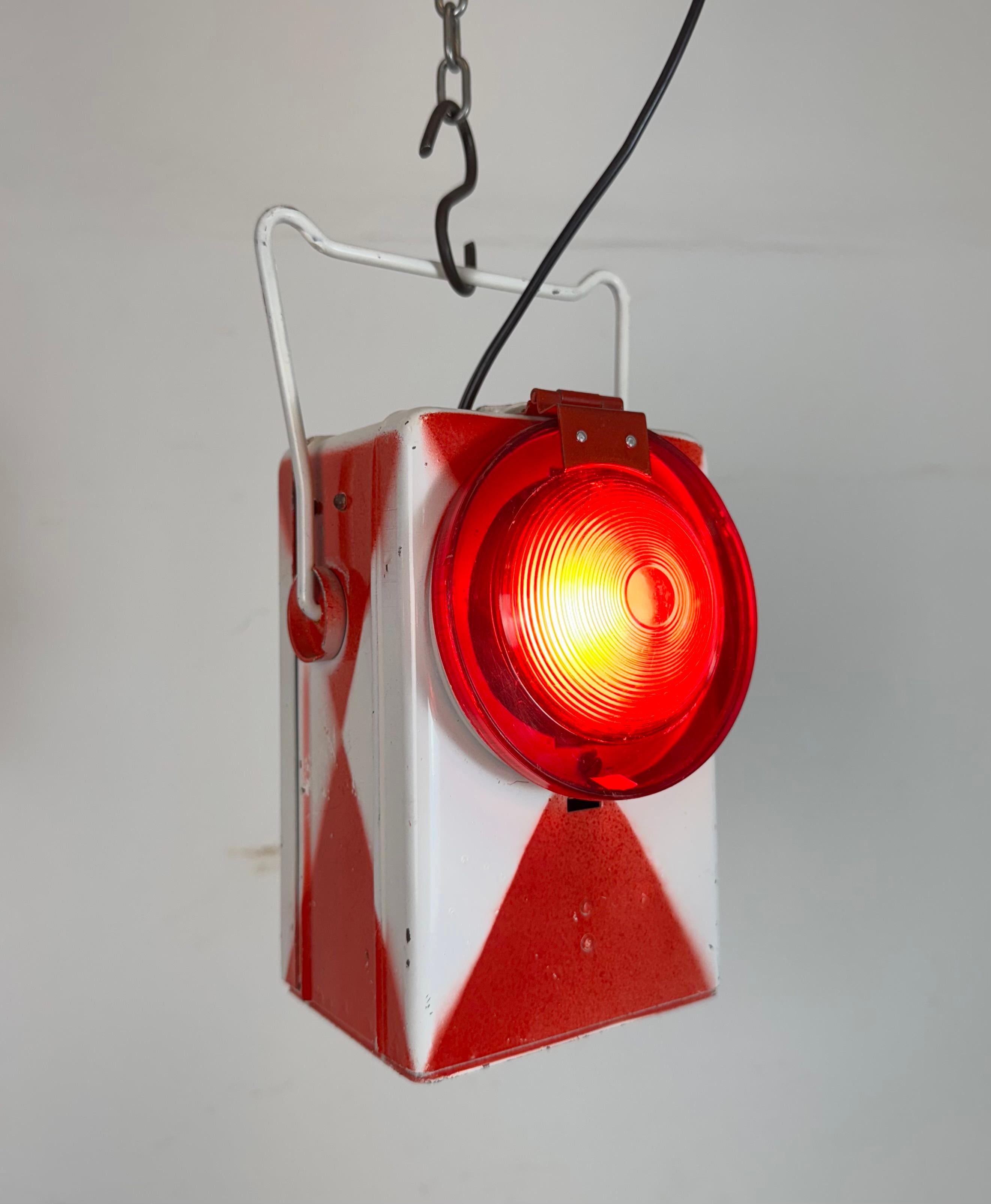 Farol de ferrocarril rojo industrial vintage, años 80 Industrial en venta