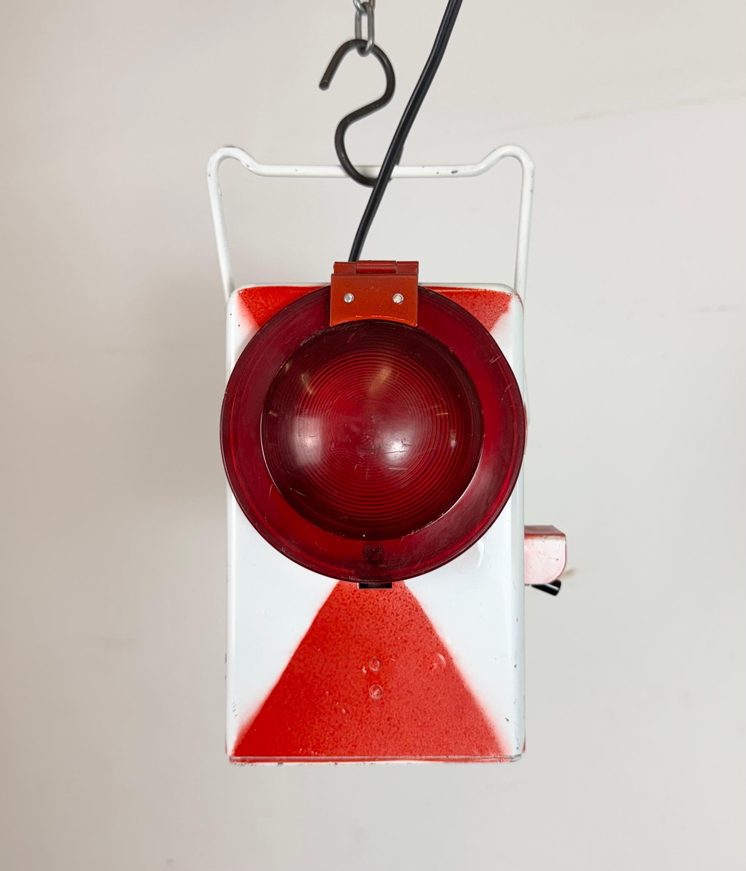 Farol de ferrocarril rojo industrial vintage, años 80 en Bueno estado para la venta en Kojetice, CZ