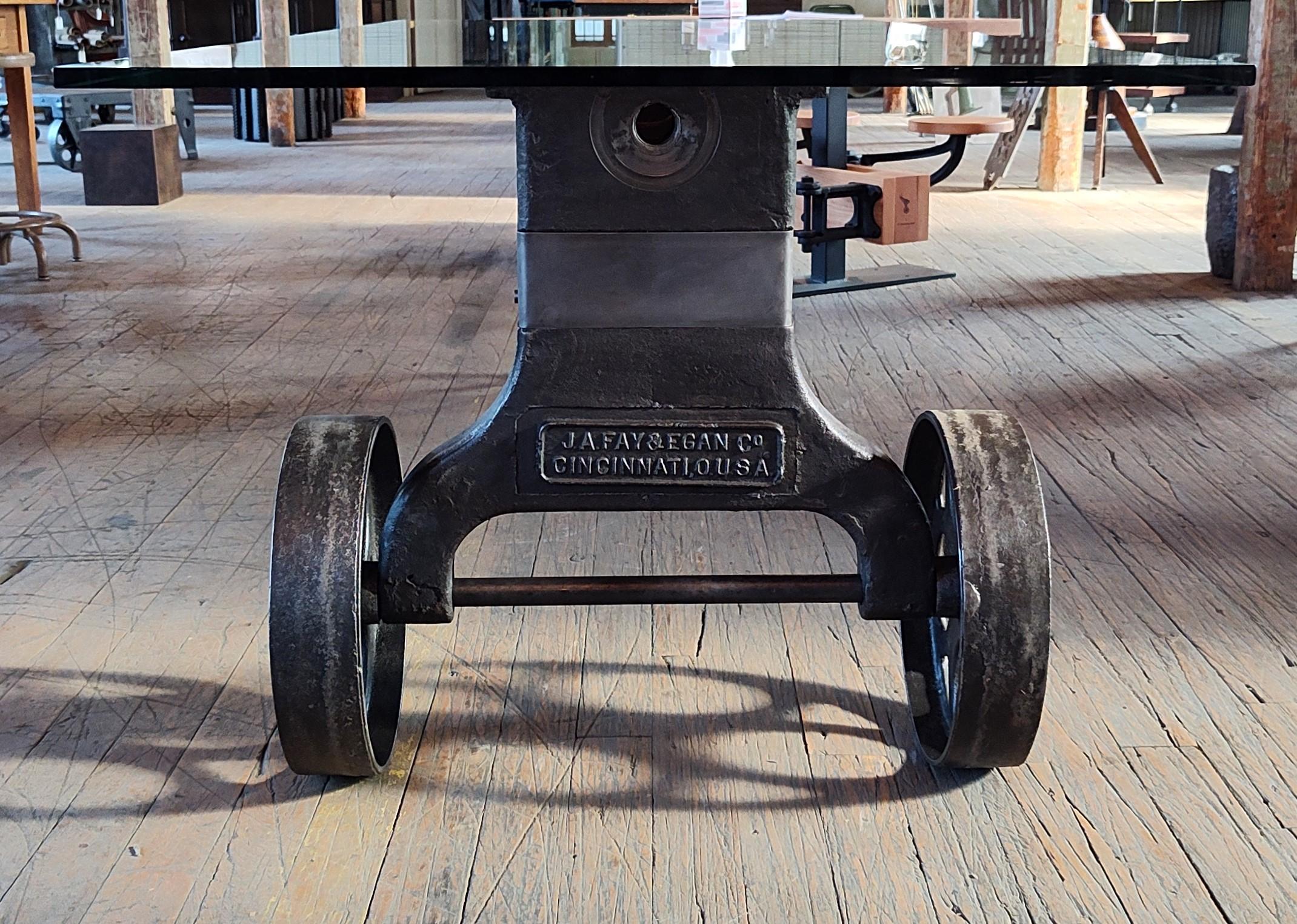 Vintage Industrial Rolling Esszimmer / Konferenztisch Basis im Angebot 3