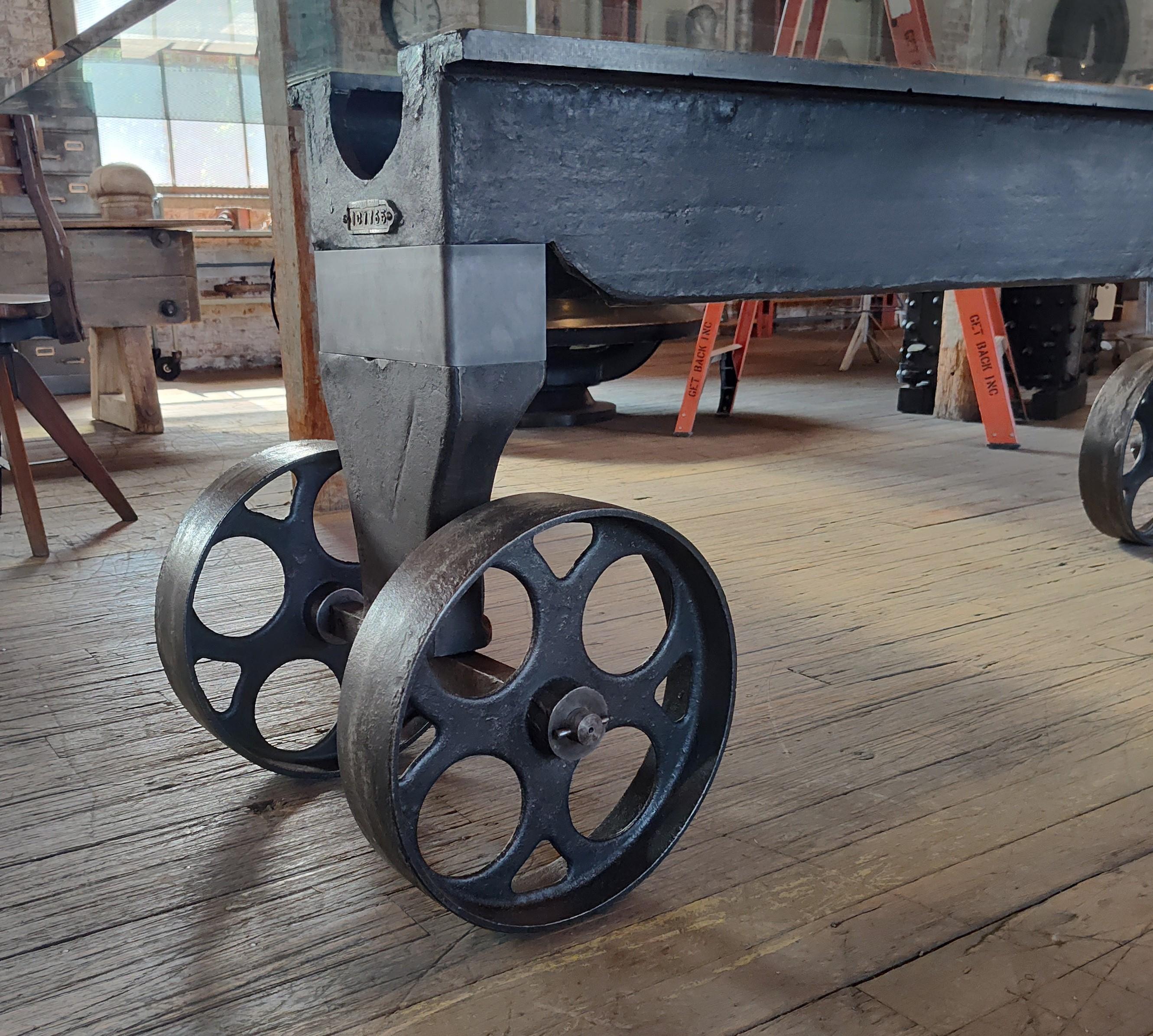 Vintage Industrial Rolling Esszimmer / Konferenztisch Basis im Angebot 6