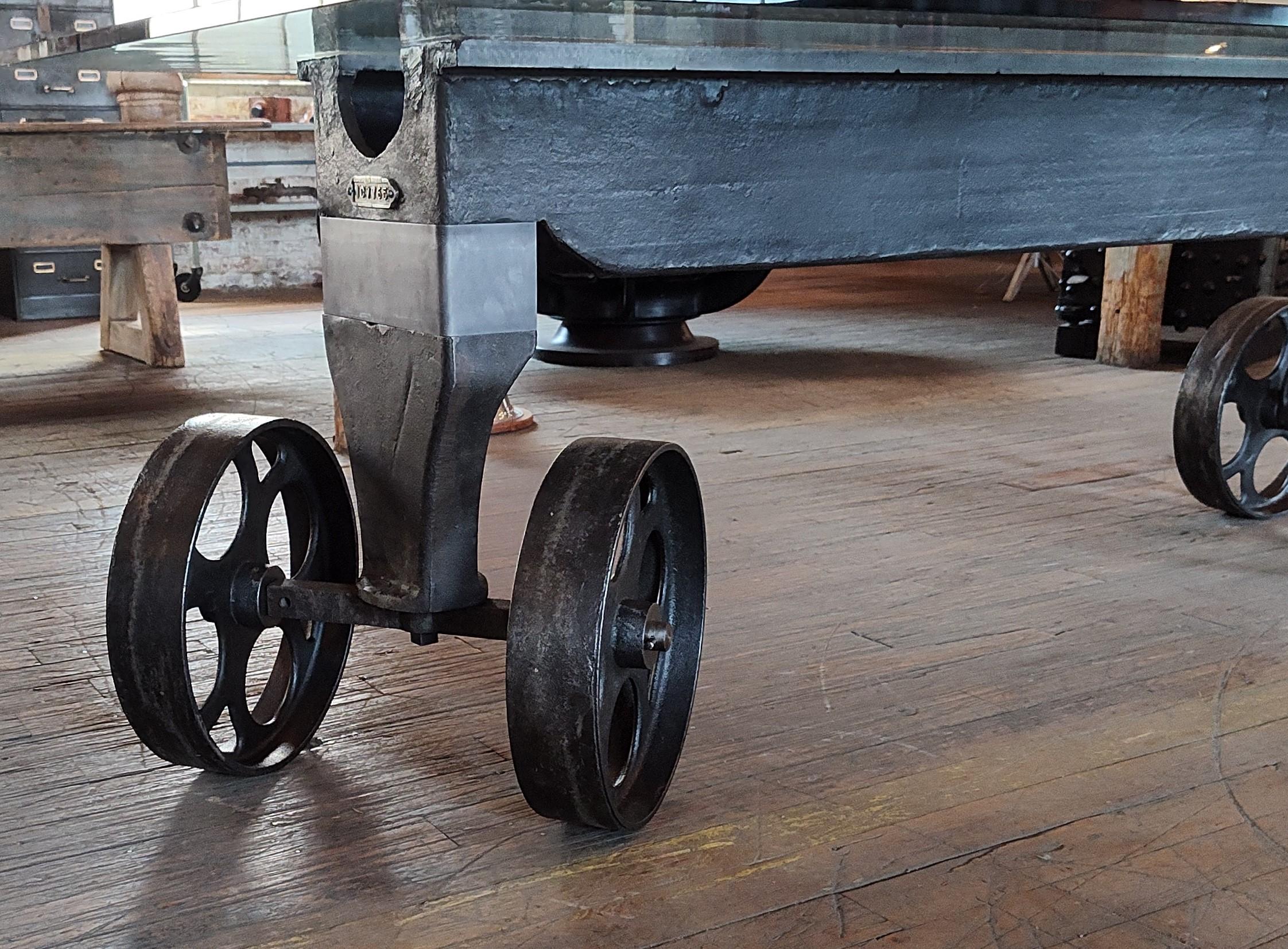 Vintage Industrial Rolling Esszimmer / Konferenztisch Basis im Angebot 7