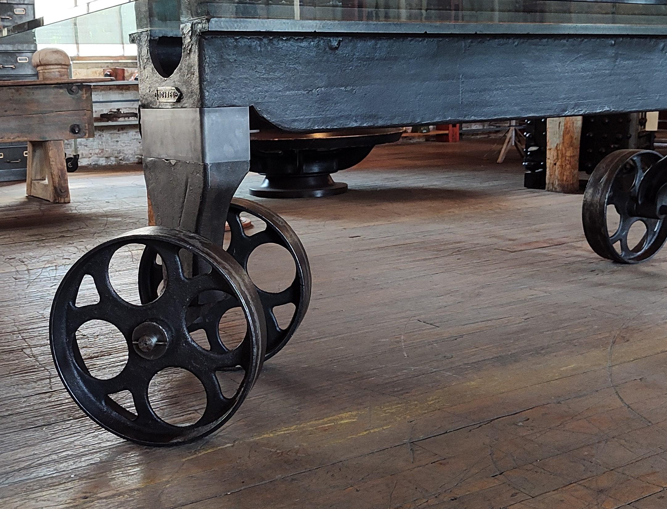 Vintage Industrial Rolling Esszimmer / Konferenztisch Basis im Angebot 8