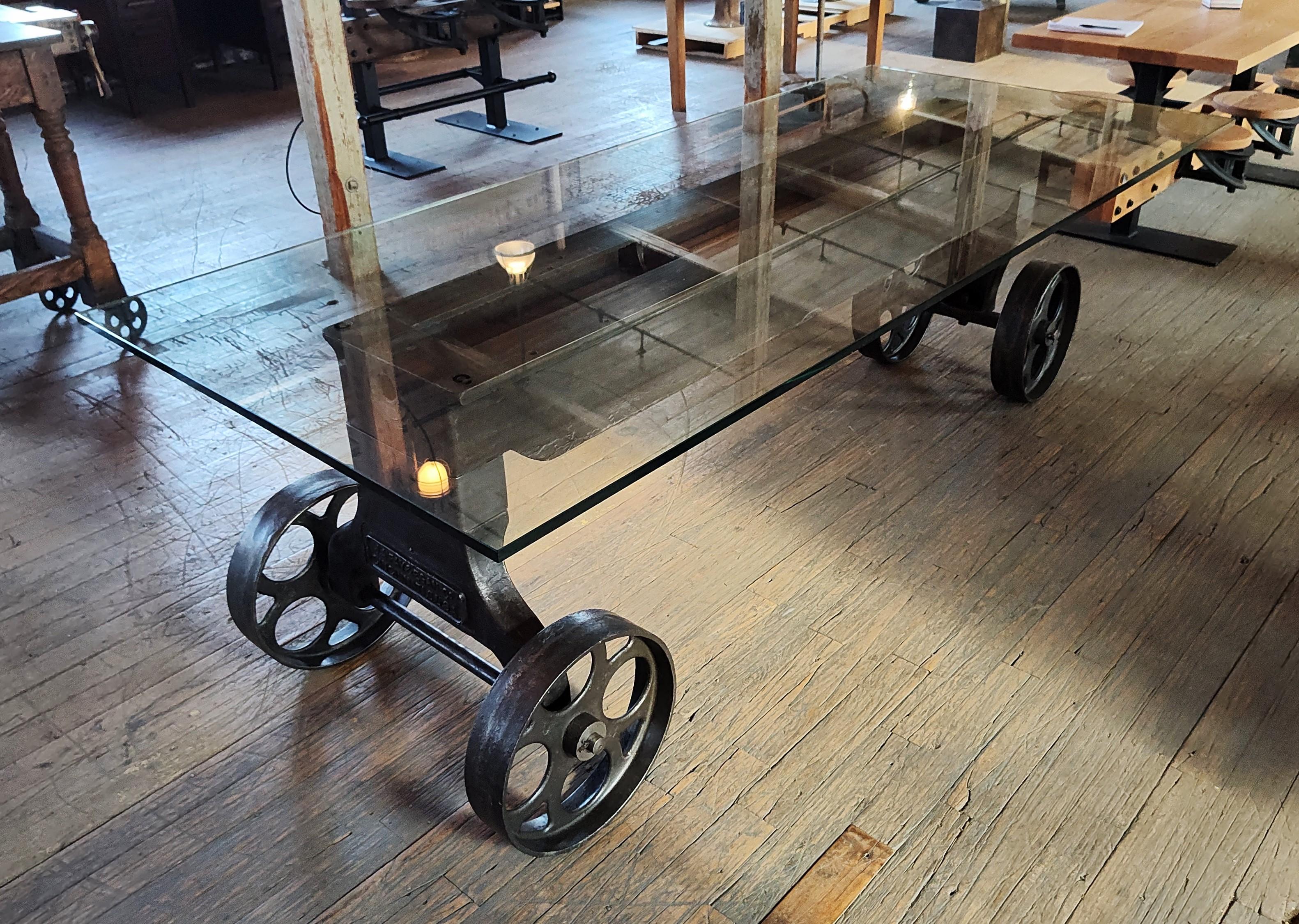 Vintage Industrial Rolling Esszimmer / Konferenztisch Basis (20. Jahrhundert) im Angebot