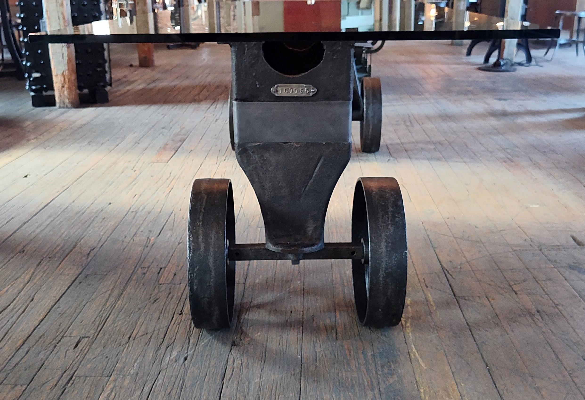 Vintage Industrial Rolling Esszimmer / Konferenztisch Basis im Angebot 2