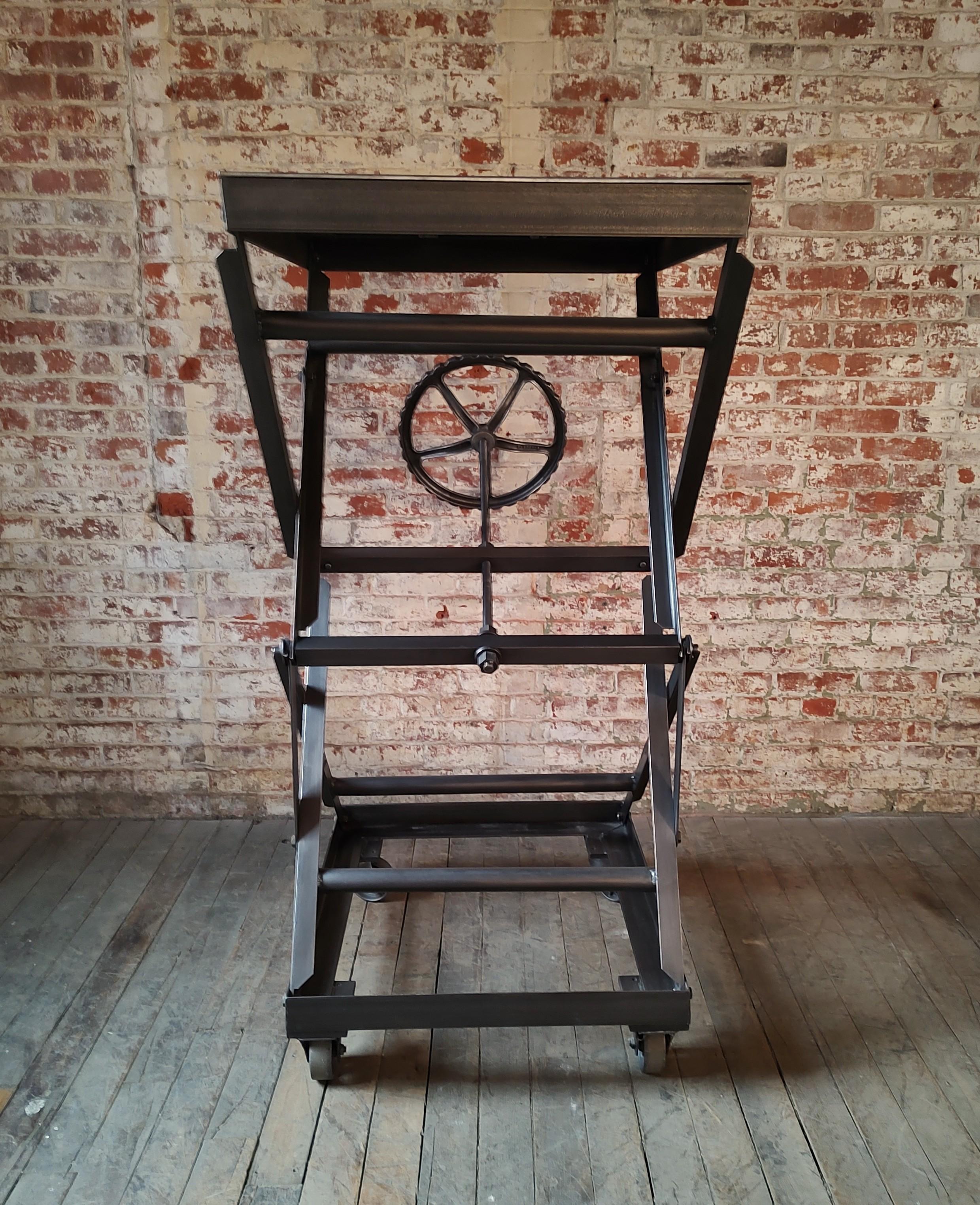 Acier Monte-charge industriel vintage à ciseaux roulants en vente