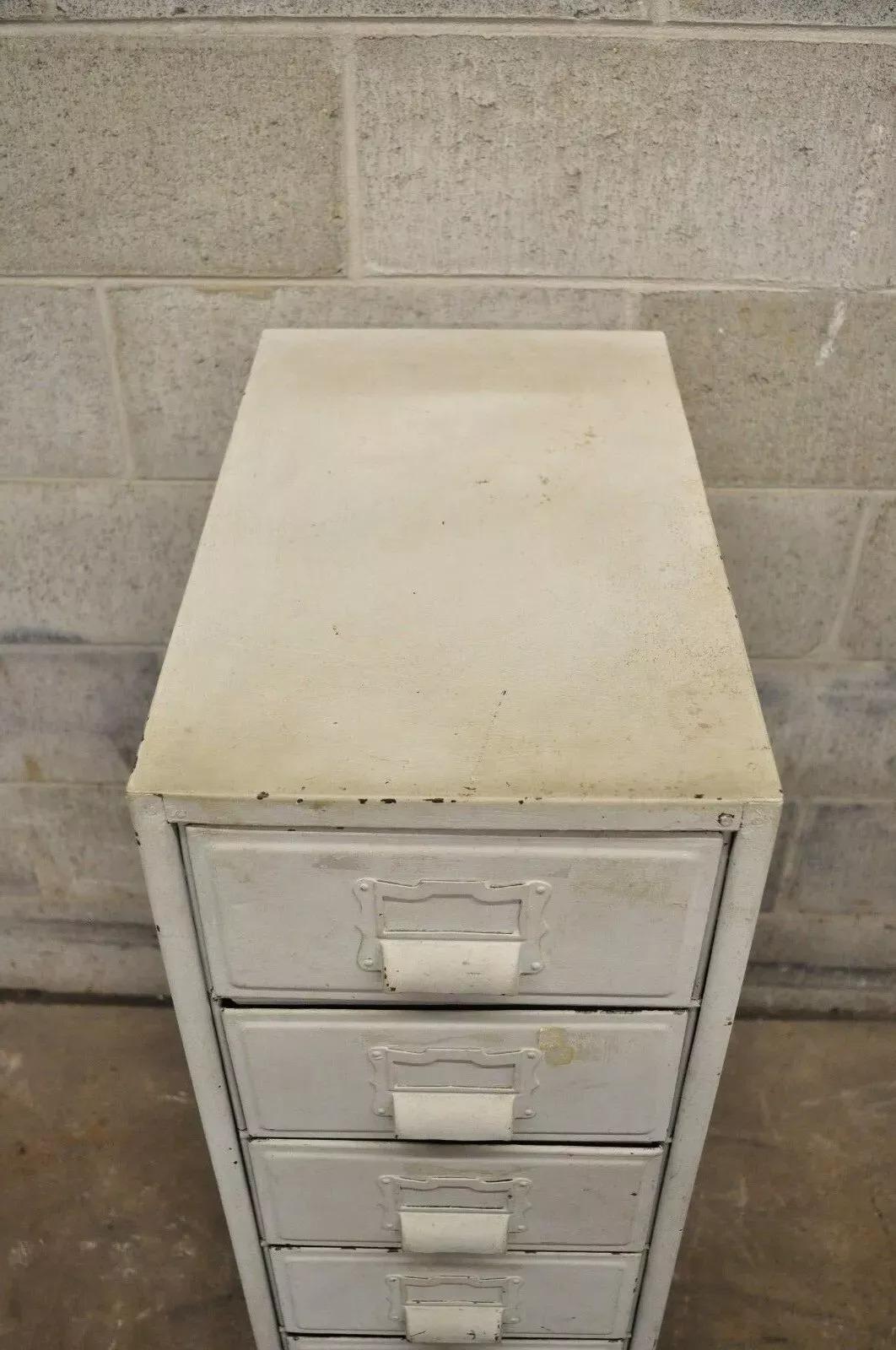 Vintage Industrial Rodante Metal Profundo Archivador Banker Carta Almacenamiento A en Bueno estado para la venta en Philadelphia, PA