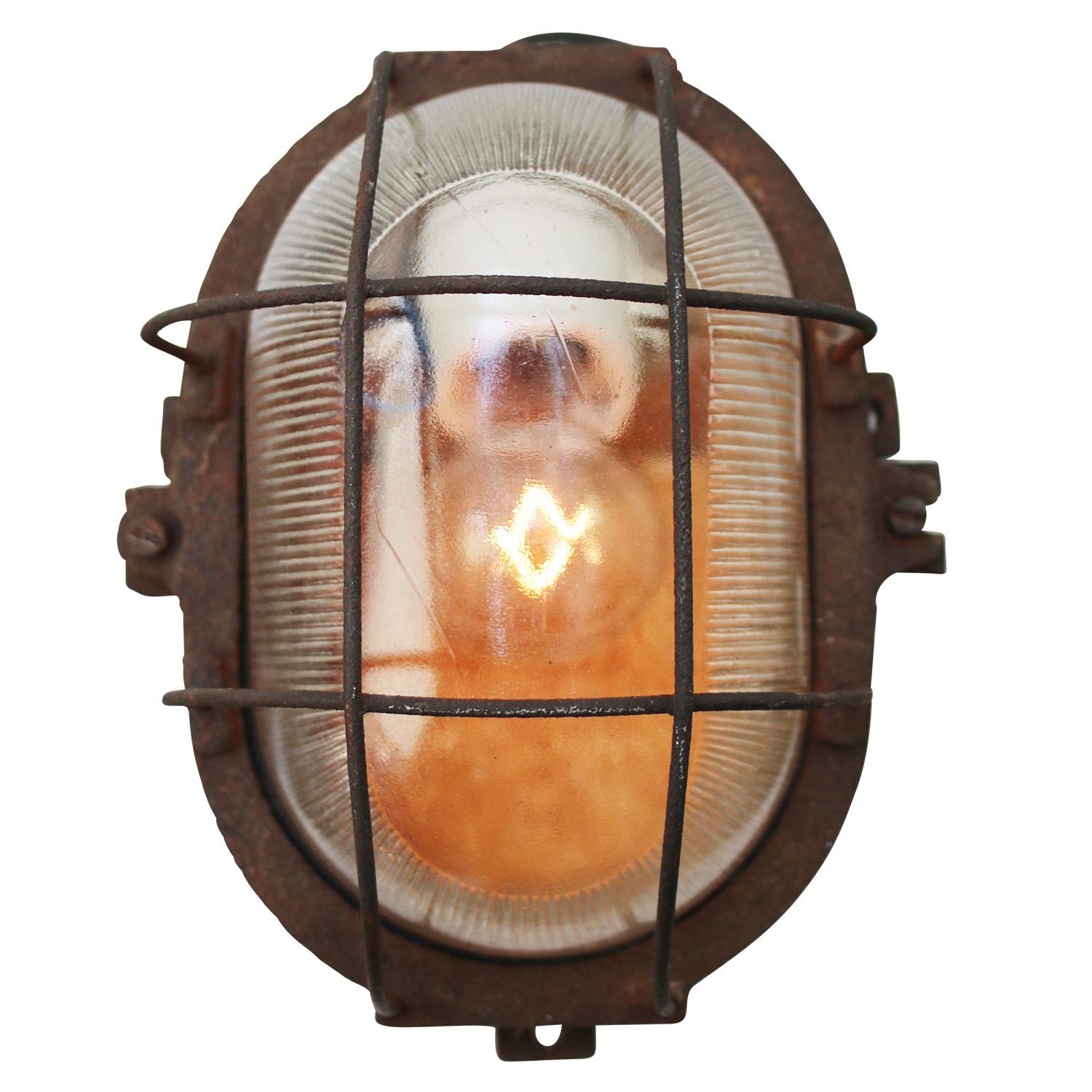 Vintage Industrial Rust Cast Iron Striped Clear Glass Sconce Wall Light In Good Condition For Sale In Amsterdam, NL