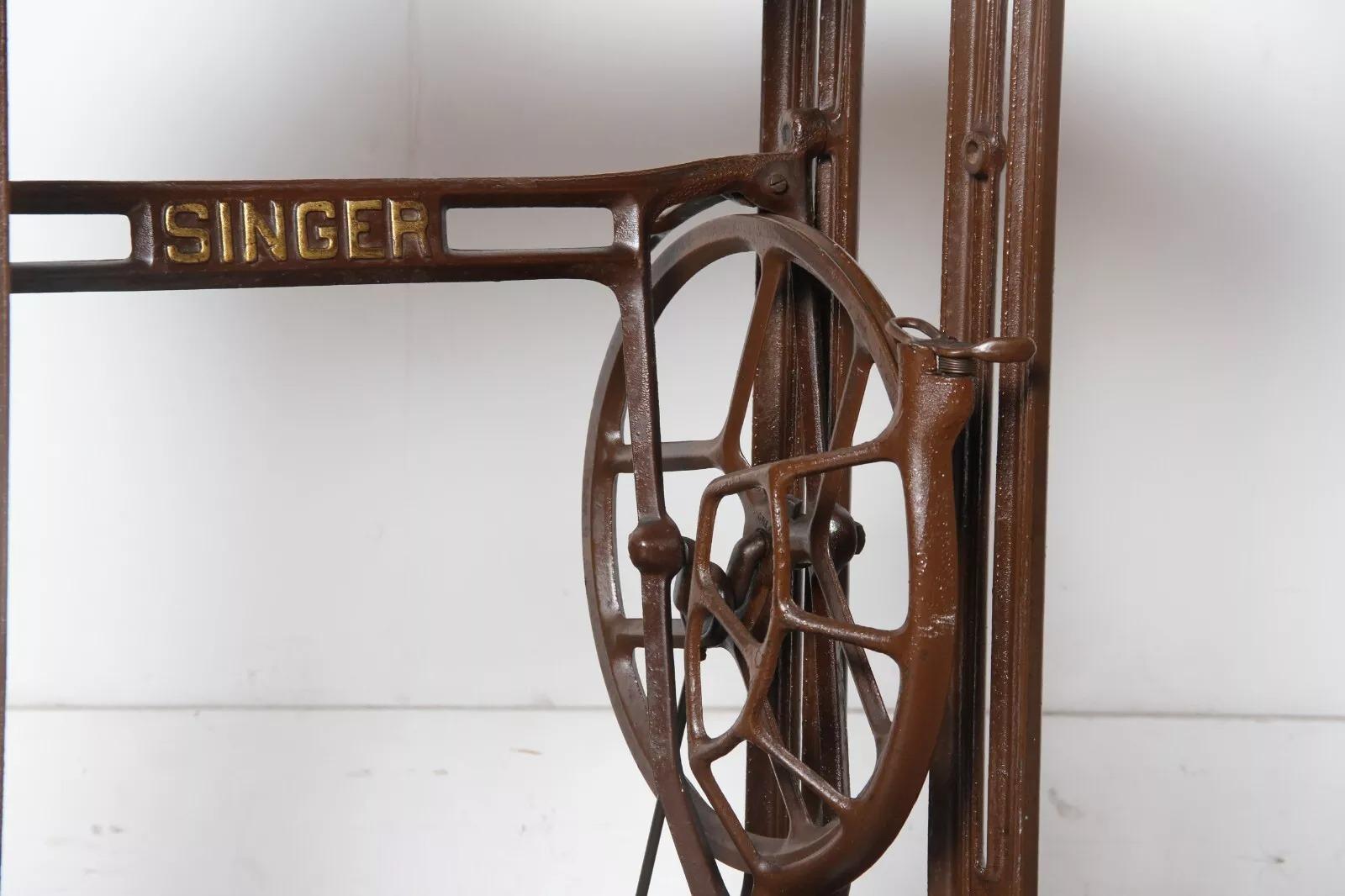 Vintage Industrial Rustic Machinists Wood & Metal Side Table or Lamp Stand In Excellent Condition For Sale In STOKE ON TRENT, GB