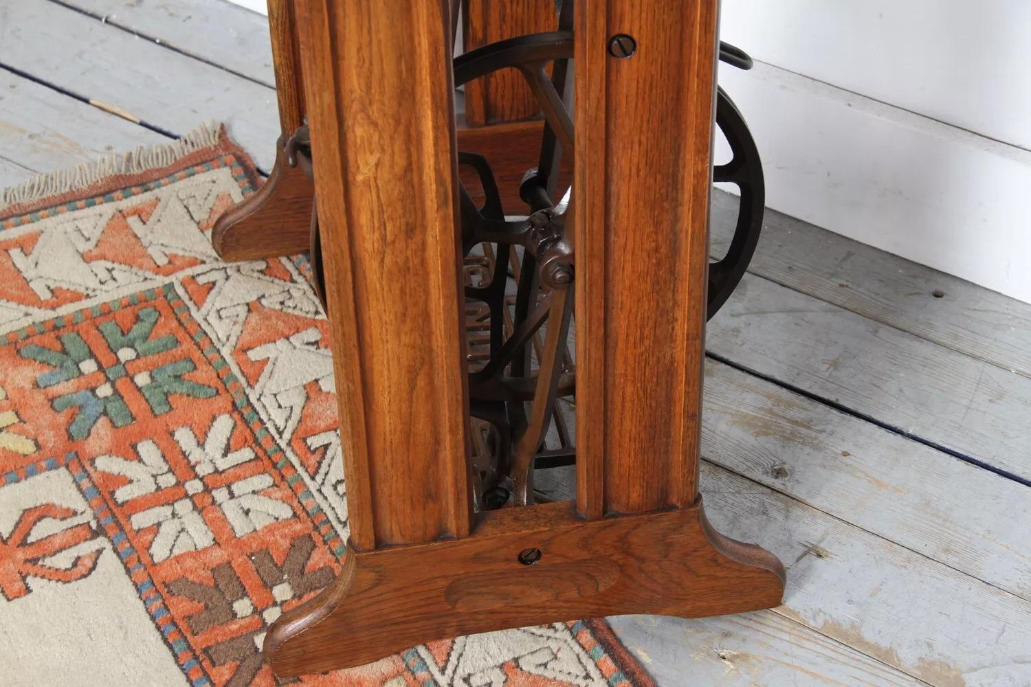 20ième siècle Table d'appoint ou Stand de lampe vintage industriel rustique pour machinistes en bois et métal en vente