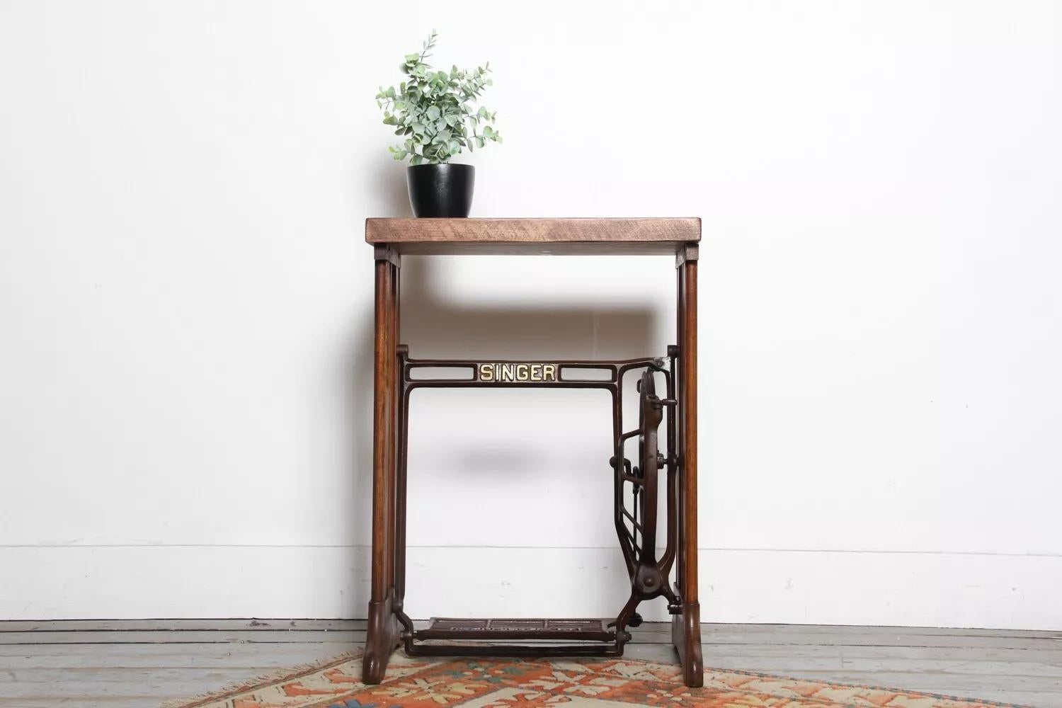 Acier Table d'appoint ou Stand de lampe vintage industriel rustique pour machinistes en bois et métal en vente