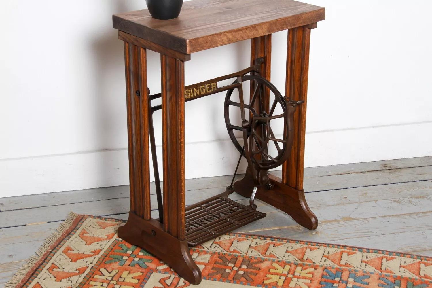 Table d'appoint ou Stand de lampe vintage industriel rustique pour machinistes en bois et métal en vente 1