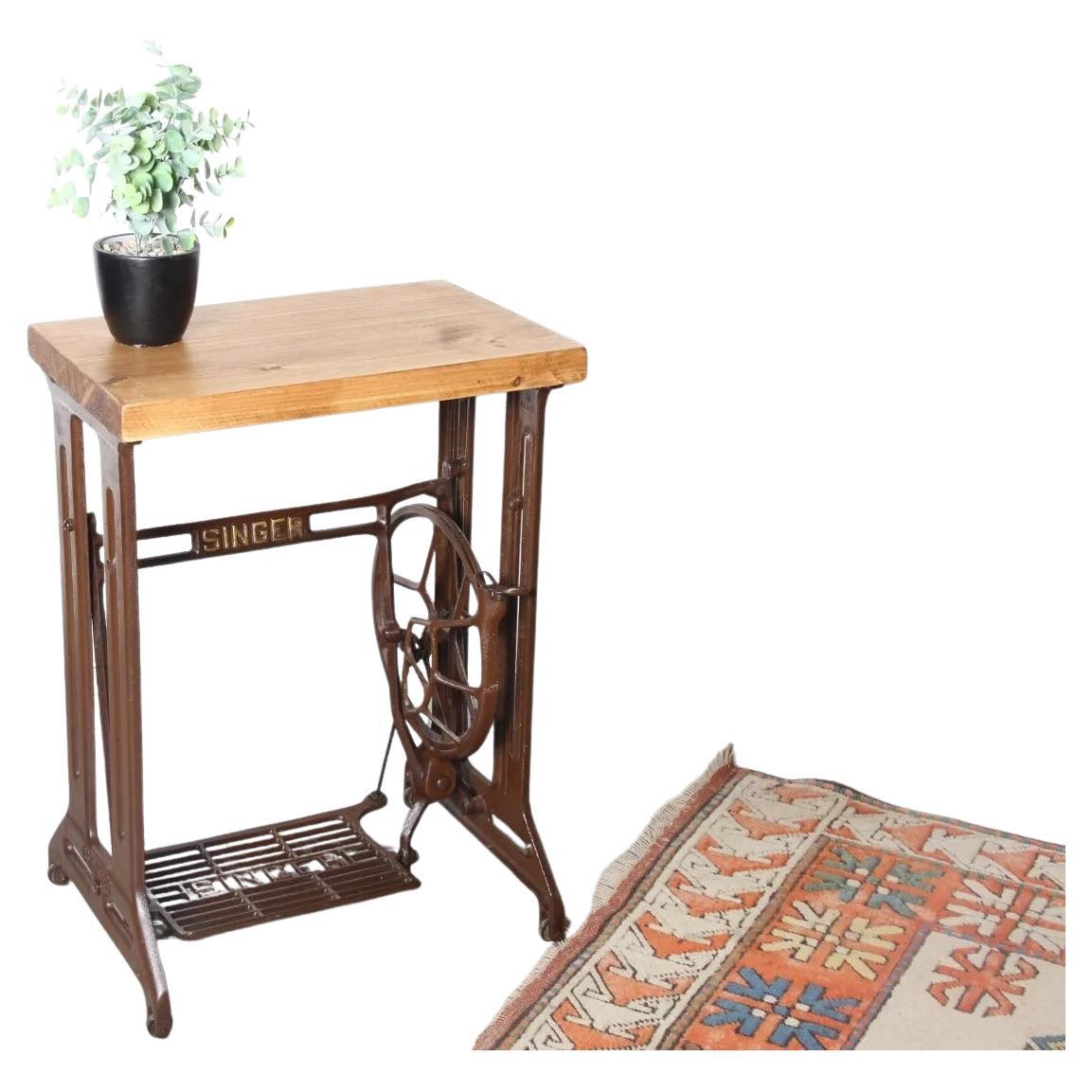 Table d'appoint ou Stand de lampe vintage industriel rustique pour machinistes en bois et métal