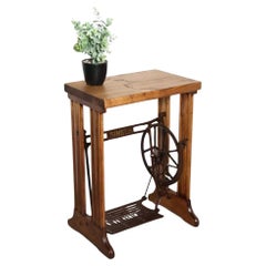 Mesa auxiliar o pie de lámpara de madera y metal de maquinista rústico industrial vintage