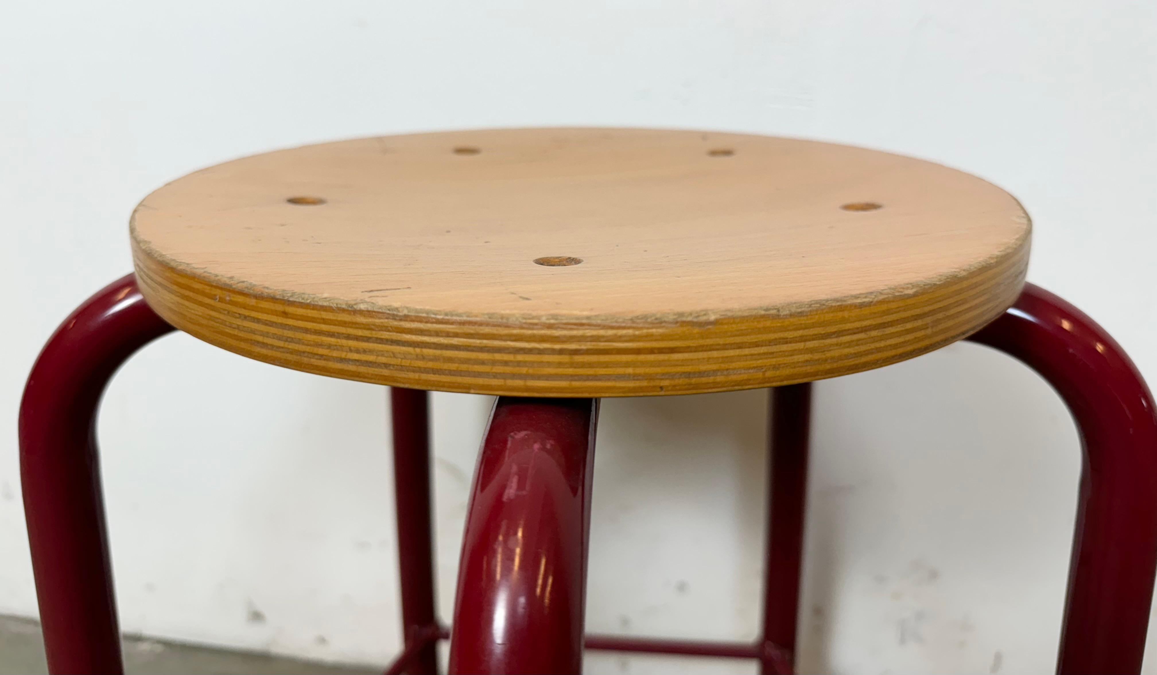 Sgabello industriale vintage per la scuola, anni '70 In condizioni buone in vendita a Kojetice, CZ