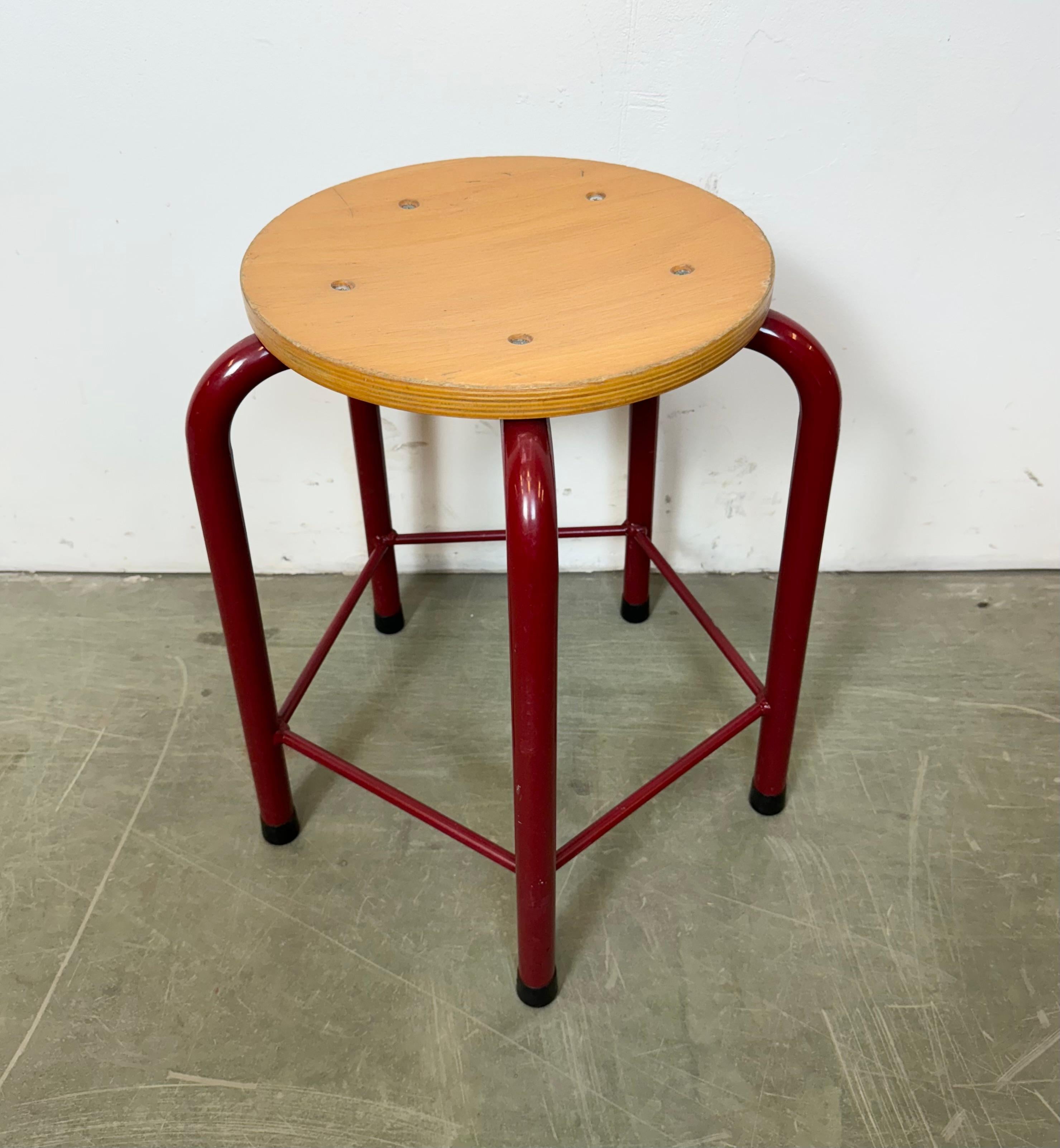 Ferro Sgabello industriale vintage per la scuola, anni '70 in vendita