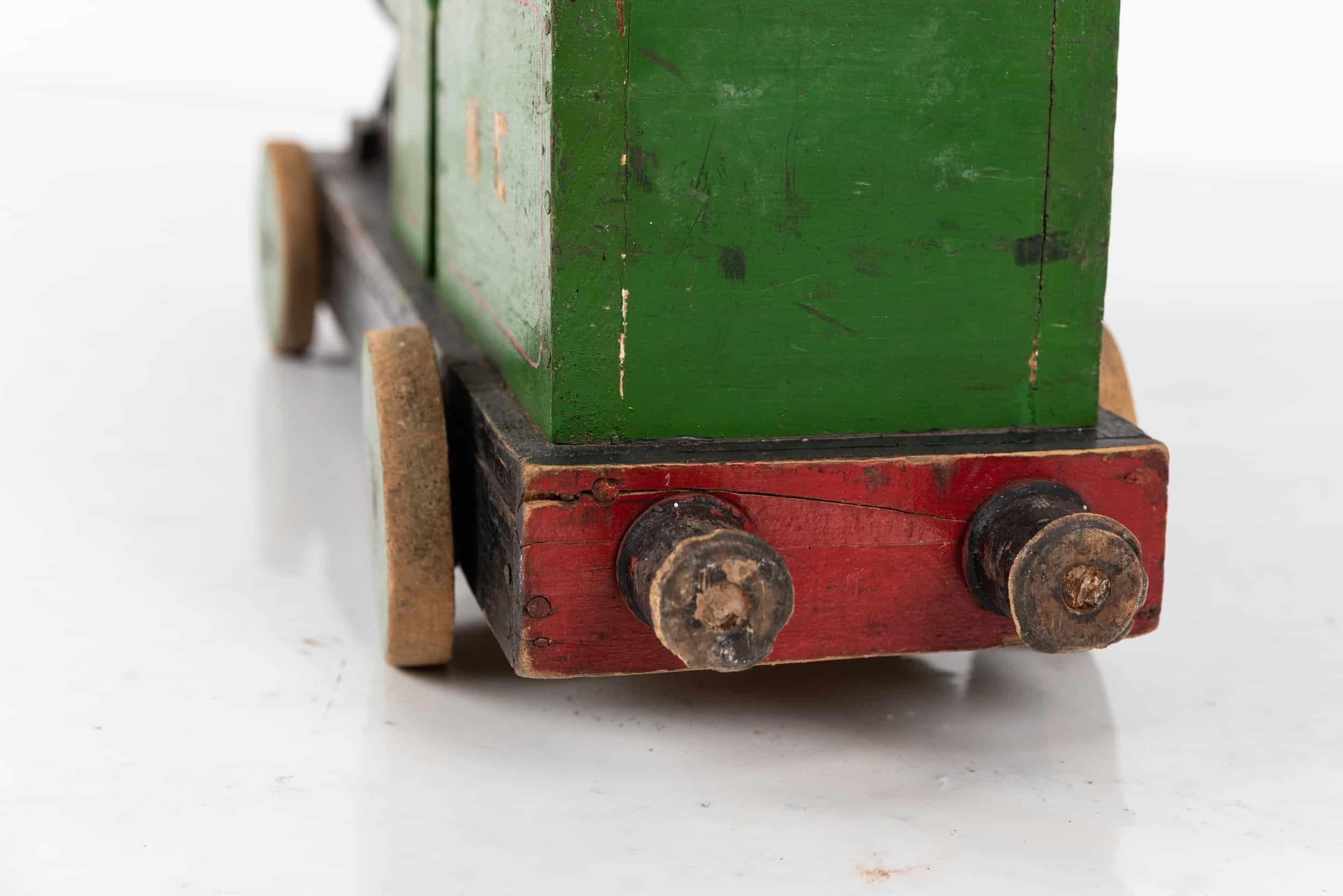 Industrielles geschmiedetes Eisenbahnspielzeug-Dampf train-Modell. C.1940 (Holz) im Angebot