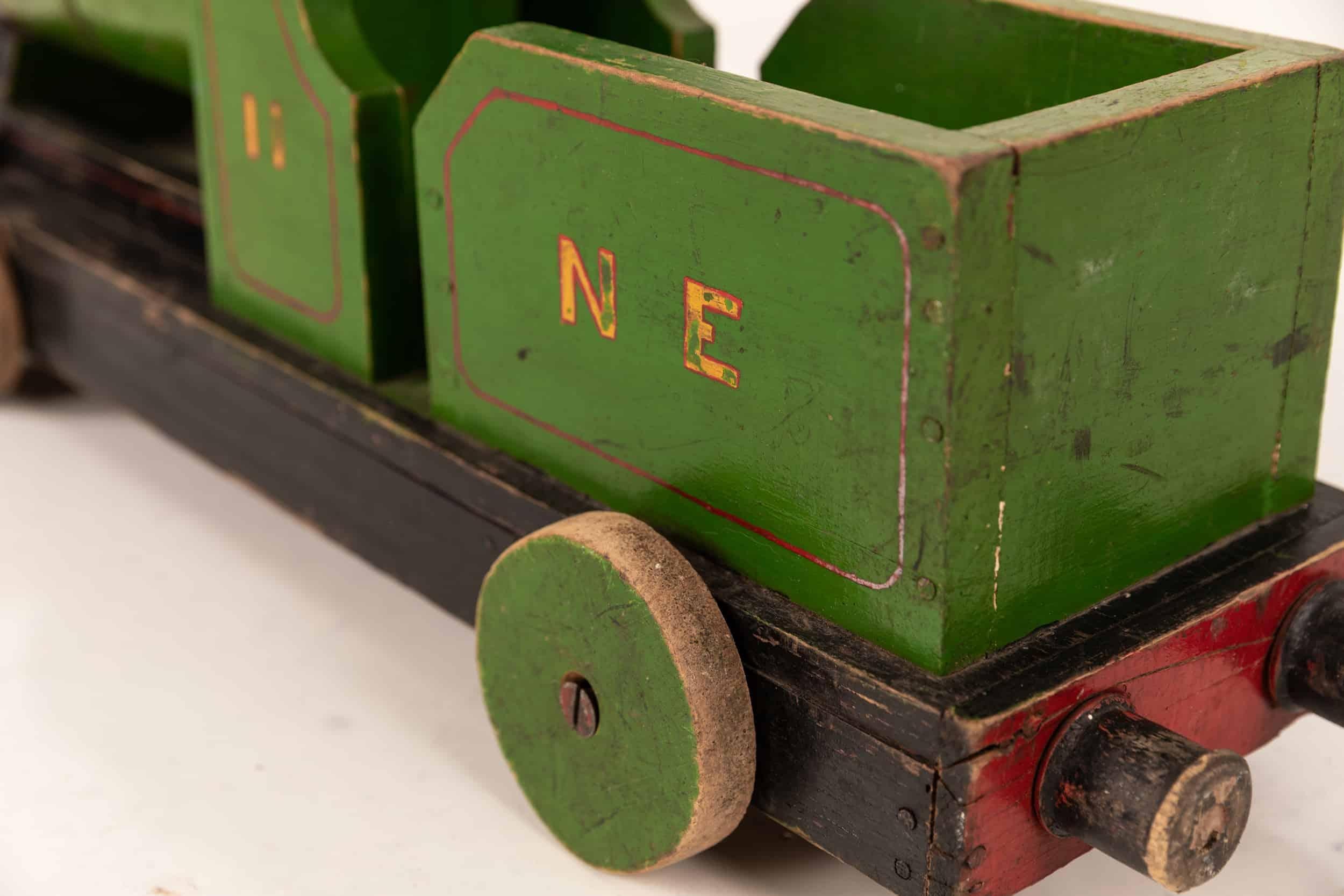 Industrielles geschmiedetes Eisenbahnspielzeug-Dampf train-Modell. C.1940 im Angebot 1