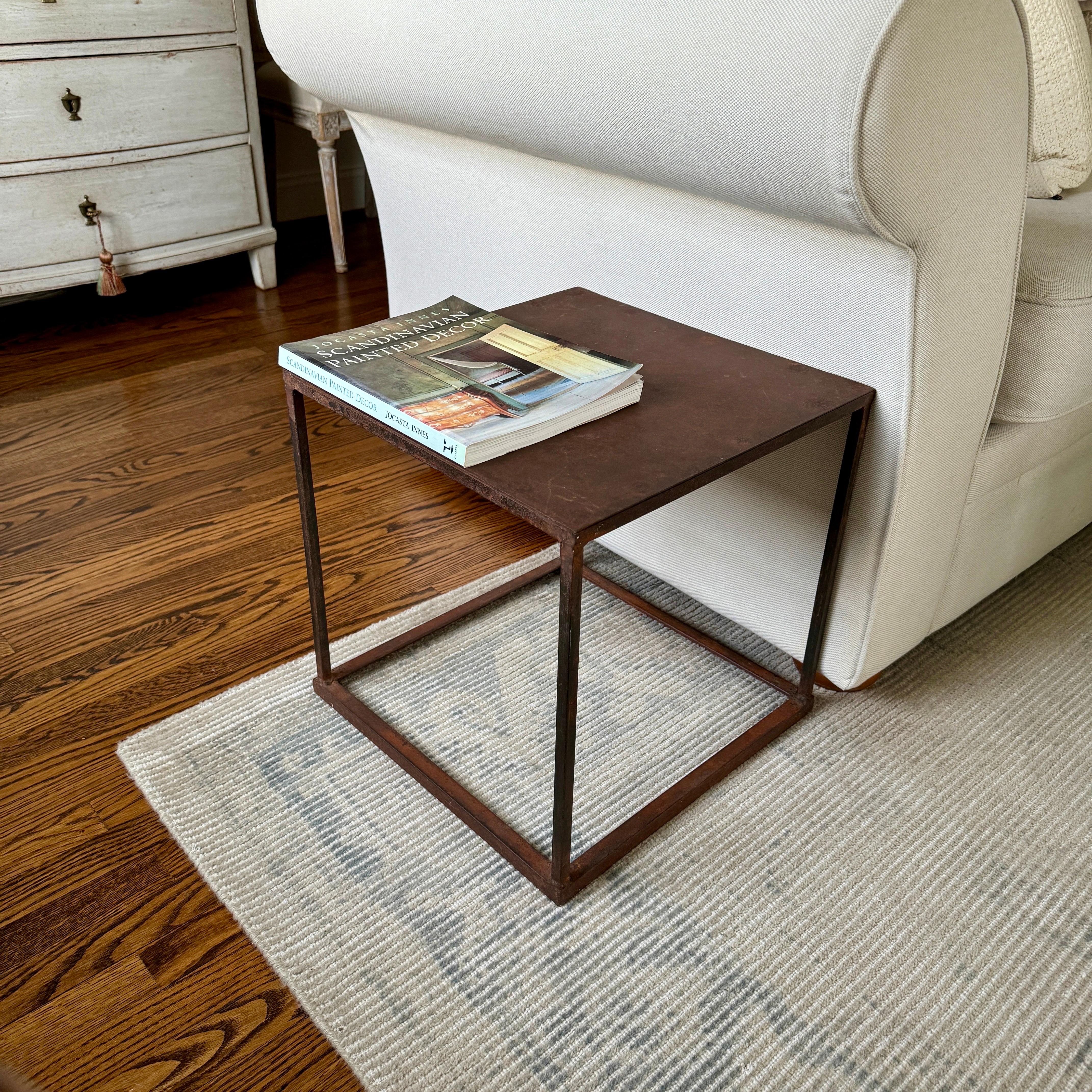 Vintage Industrial Square Cube Iron Side Table, American 1960´s In Good Condition For Sale In Haddonfield, NJ