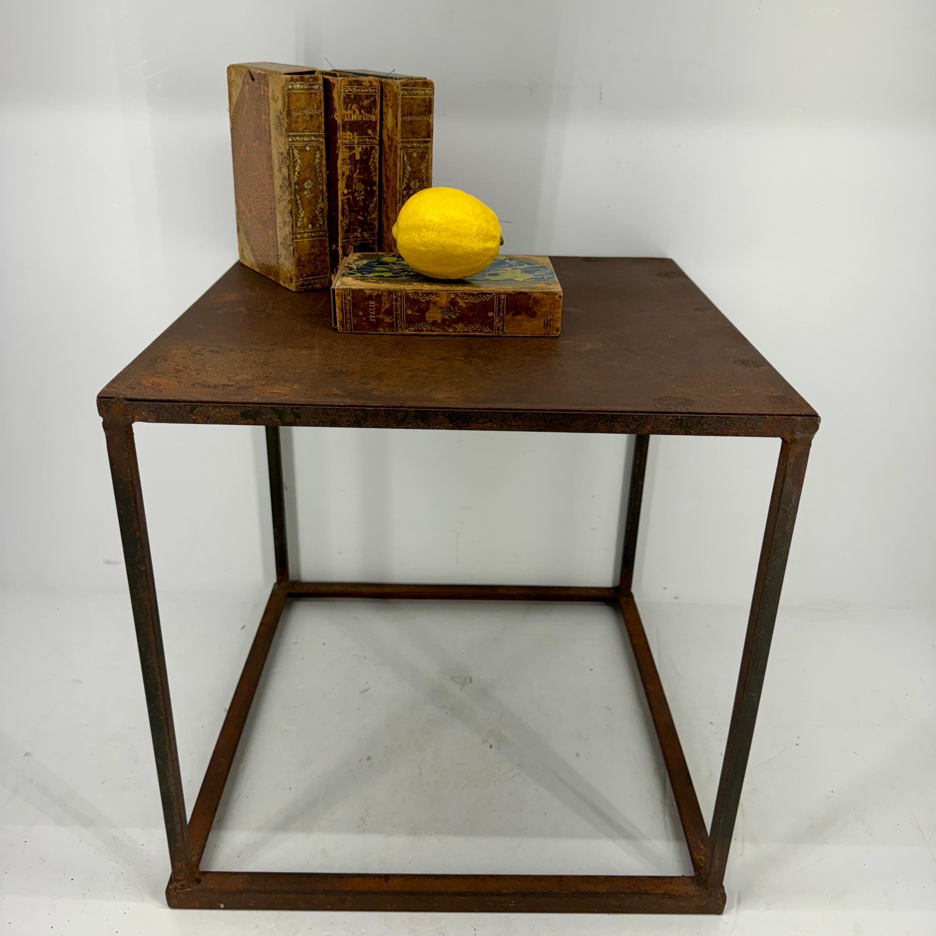 Vintage Industrial Square Cube Iron Side Table, American 1960´s For Sale 1