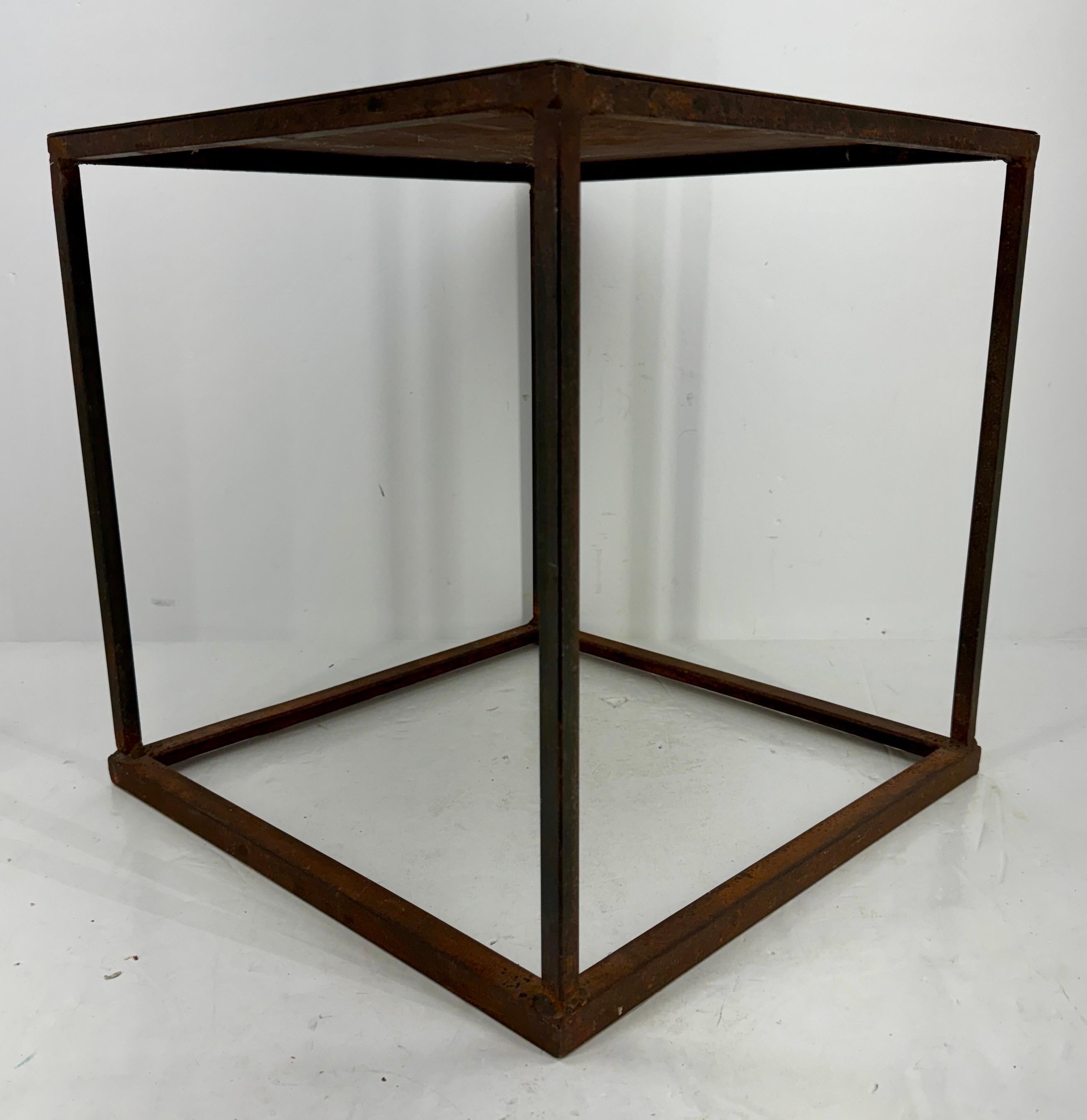 Vintage Industrial Square Cube Iron Side Table, American 1960´s For Sale 4